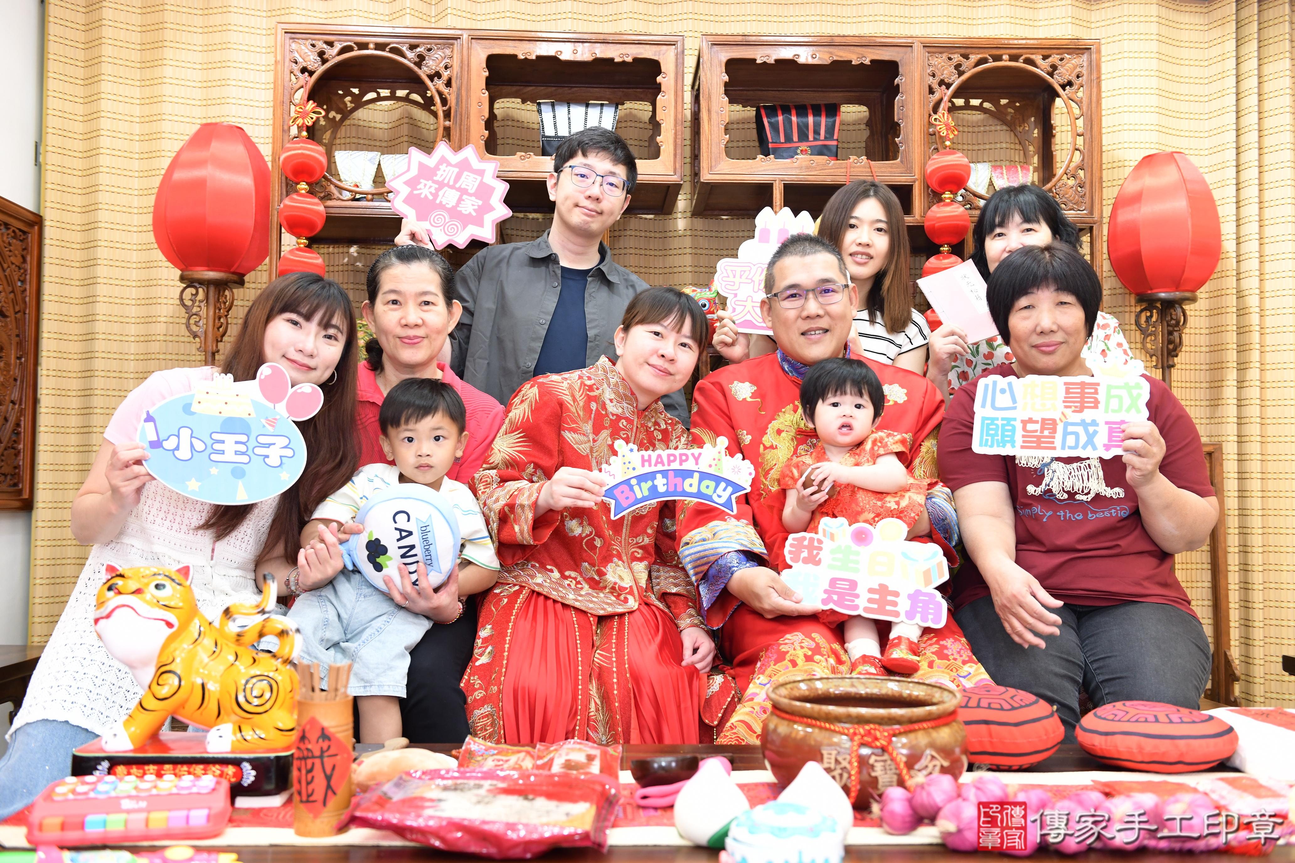 傳家手工印章台南店、抓周、度脺、美式風會場、傳家嬰兒古禮、吉祥話、抓周道具物品24種、拍照。抓周證書。寶寶抓周、滿周歲、生日快樂、祝福