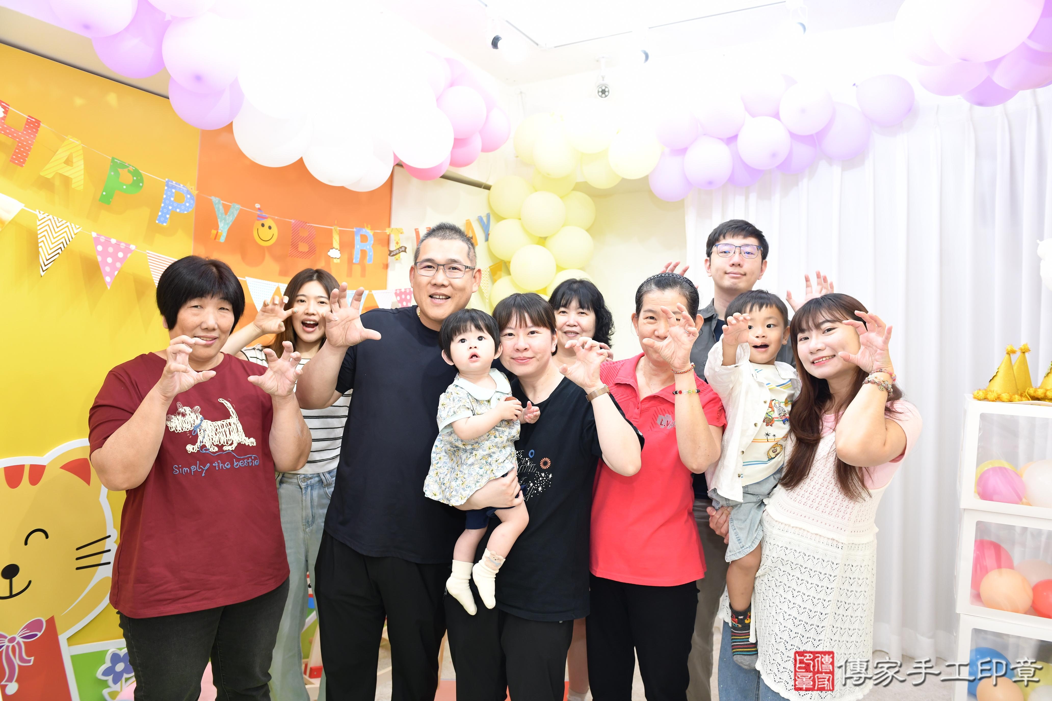 傳家手工印章台南店、抓周、度脺、美式風會場、傳家嬰兒古禮、吉祥話、抓周道具物品24種、拍照。抓周證書。寶寶抓周、滿周歲、生日快樂、祝福