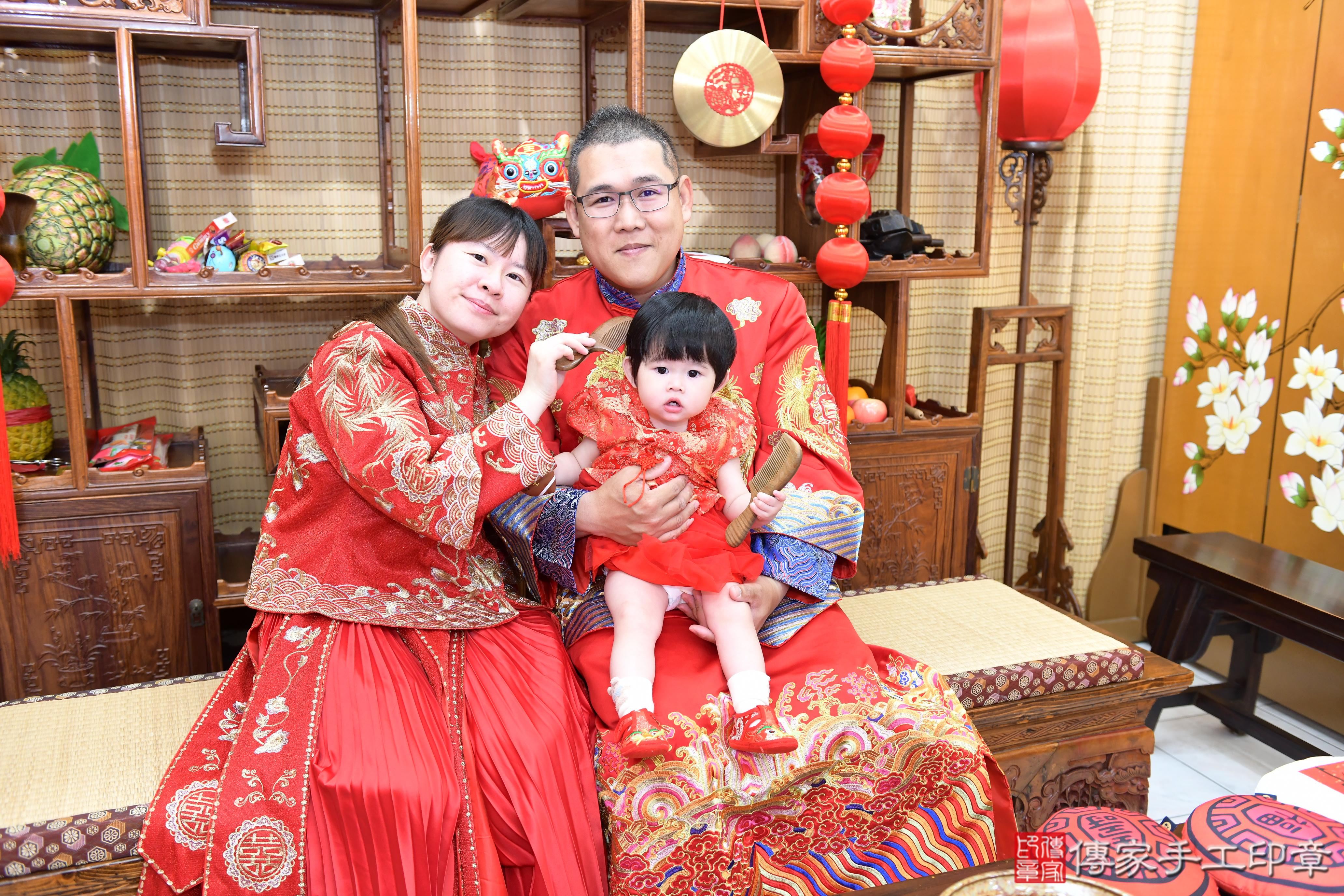 傳家手工印章台南店、抓周、度脺、美式風會場、傳家嬰兒古禮、吉祥話、抓周道具物品24種、拍照。抓周證書。寶寶抓周、滿周歲、生日快樂、祝福