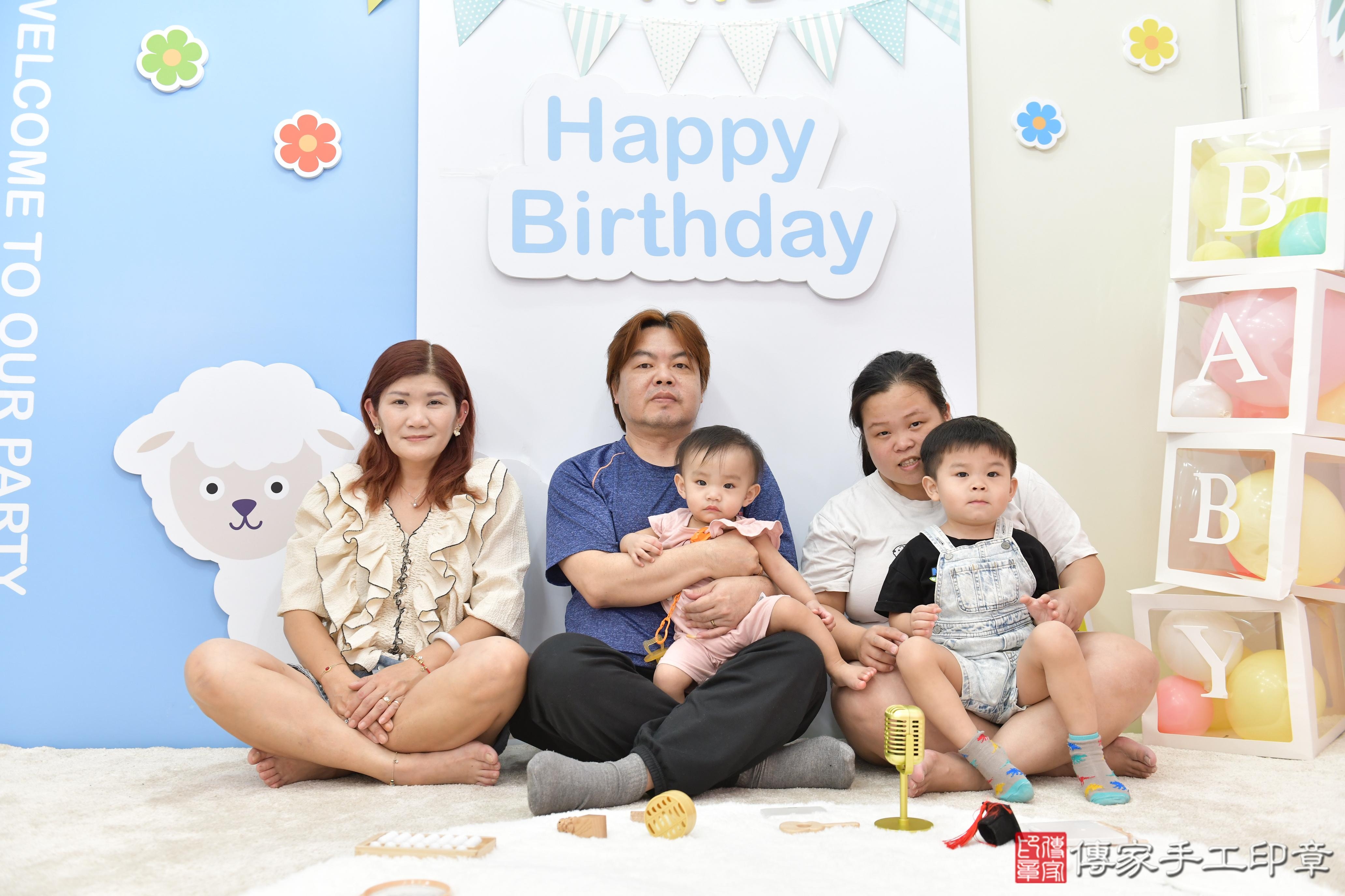 傳家手工印章桃園店、抓周、度脺、美式風會場、傳家嬰兒古禮、吉祥話、抓周道具物品24種、拍照。抓周證書。寶寶抓周、滿周歲、生日快樂、祝福 傳家手工印章桃園店、抓周、度脺、美式風會場、傳家嬰兒古禮、吉祥話、抓周道具物品24種、拍照。抓周證書。寶寶抓周、滿周歲、生日快樂、祝福