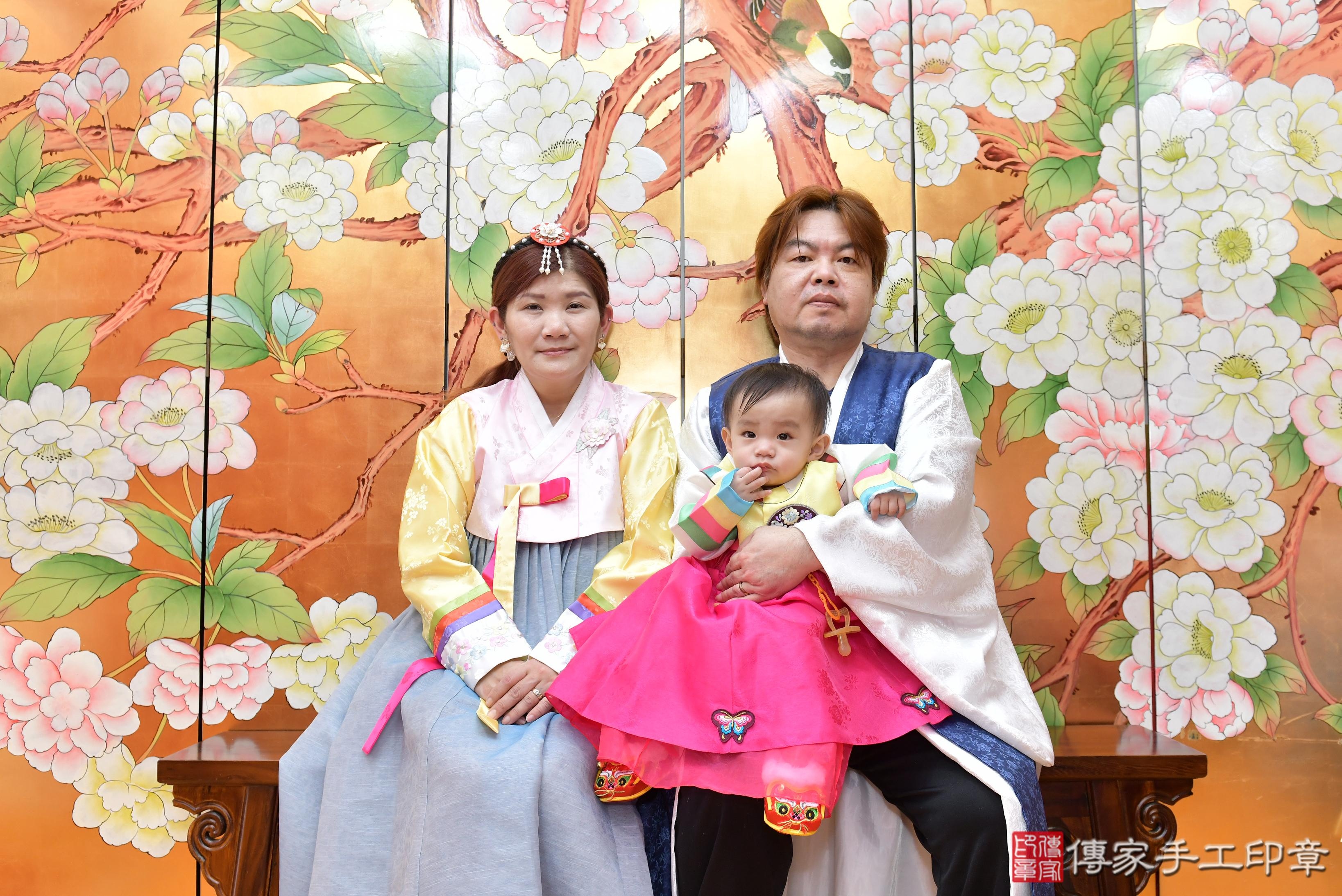 傳家手工印章桃園店、抓周、度脺、美式風會場、傳家嬰兒古禮、吉祥話、抓周道具物品24種、拍照。抓周證書。寶寶抓周、滿周歲、生日快樂、祝福 傳家手工印章桃園店、抓周、度脺、美式風會場、傳家嬰兒古禮、吉祥話、抓周道具物品24種、拍照。抓周證書。寶寶抓周、滿周歲、生日快樂、祝福