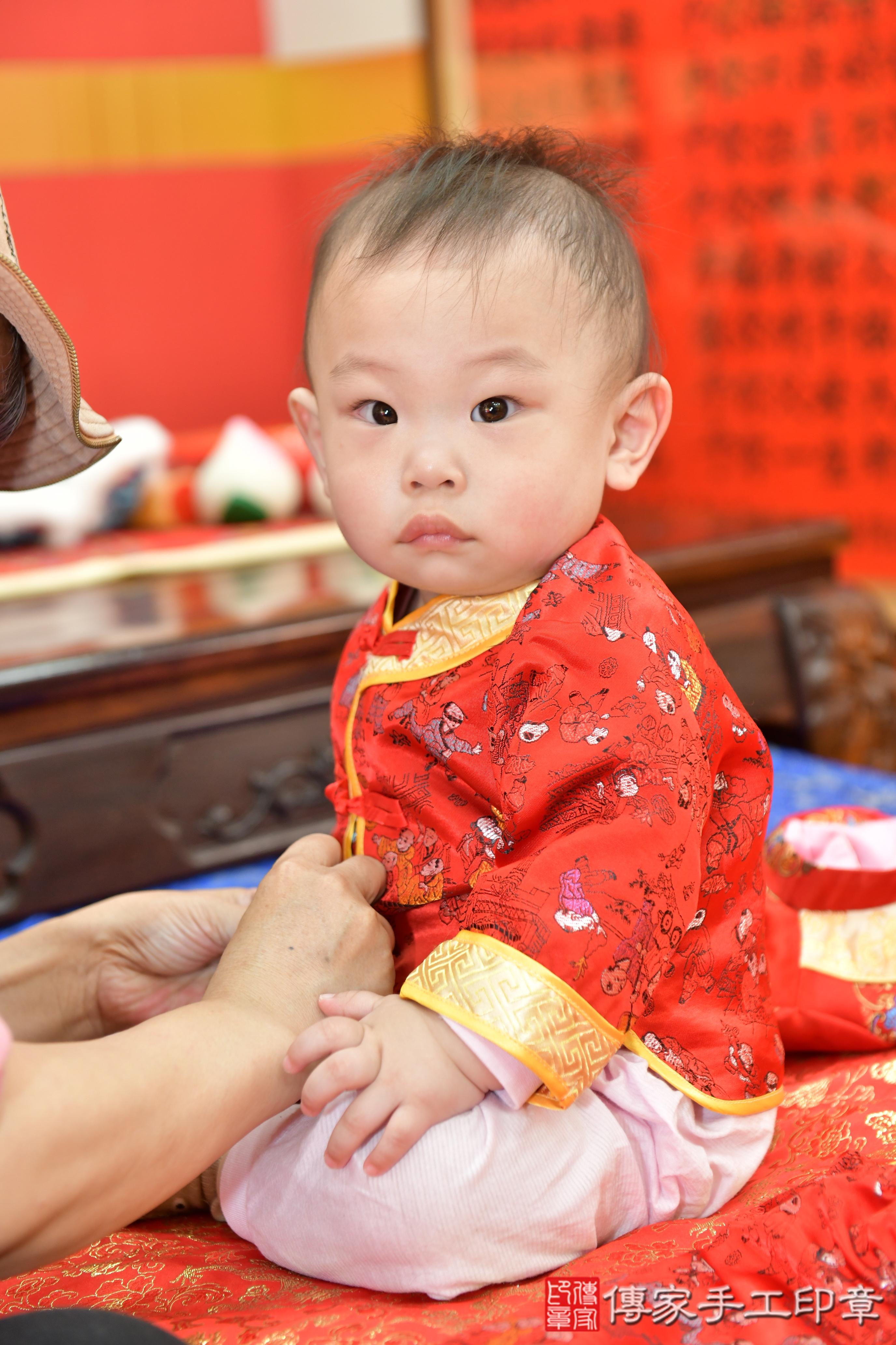 傳家手工印章桃園店、抓周、度脺、美式風會場、傳家嬰兒古禮、吉祥話、抓周道具物品24種、拍照。抓周證書。寶寶抓周、滿周歲、生日快樂、祝福 傳家手工印章桃園店、抓周、度脺、美式風會場、傳家嬰兒古禮、吉祥話、抓周道具物品24種、拍照。抓周證書。寶寶抓周、滿周歲、生日快樂、祝福