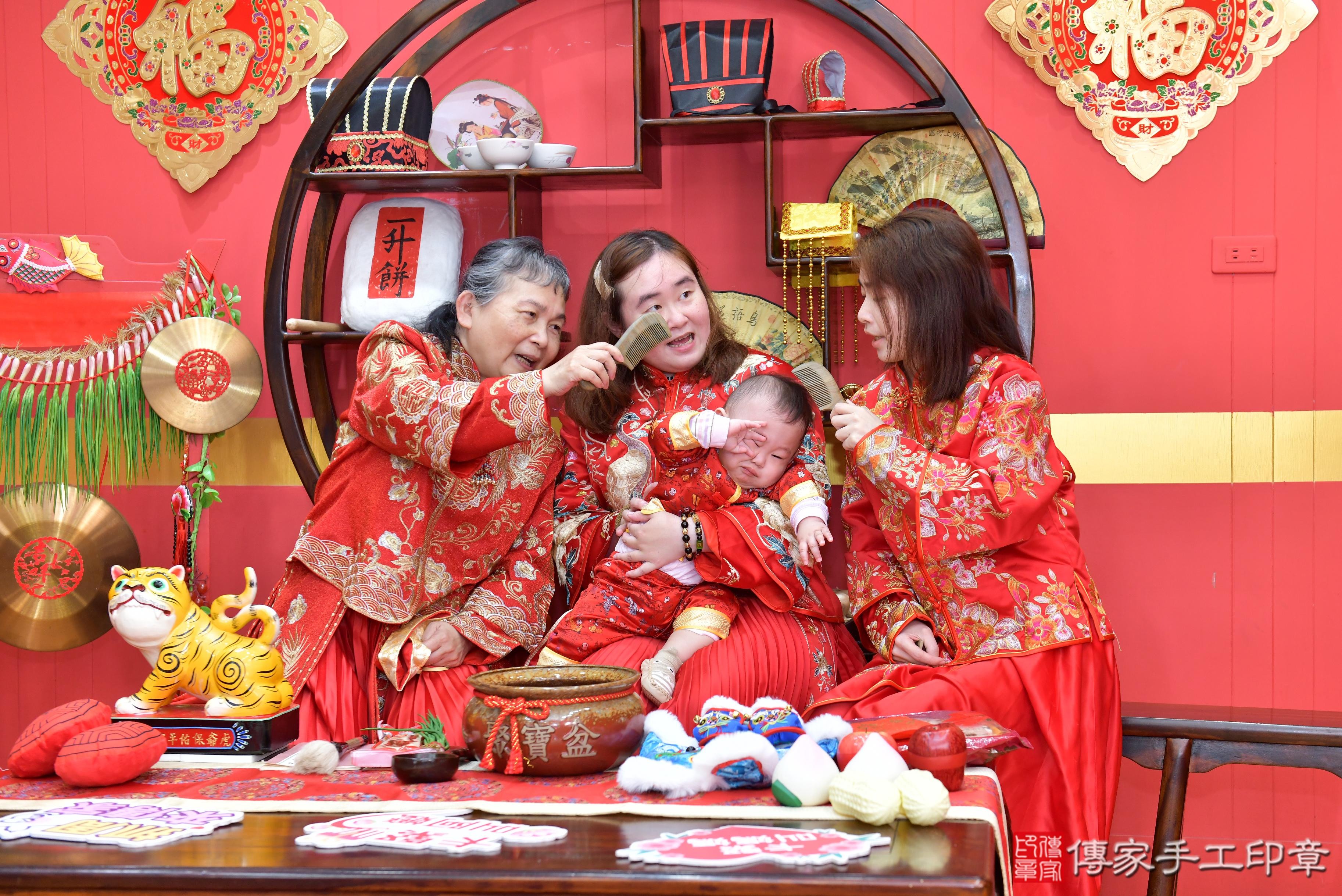 傳家手工印章桃園店、抓周、度脺、美式風會場、傳家嬰兒古禮、吉祥話、抓周道具物品24種、拍照。抓周證書。寶寶抓周、滿周歲、生日快樂、祝福 傳家手工印章桃園店、抓周、度脺、美式風會場、傳家嬰兒古禮、吉祥話、抓周道具物品24種、拍照。抓周證書。寶寶抓周、滿周歲、生日快樂、祝福