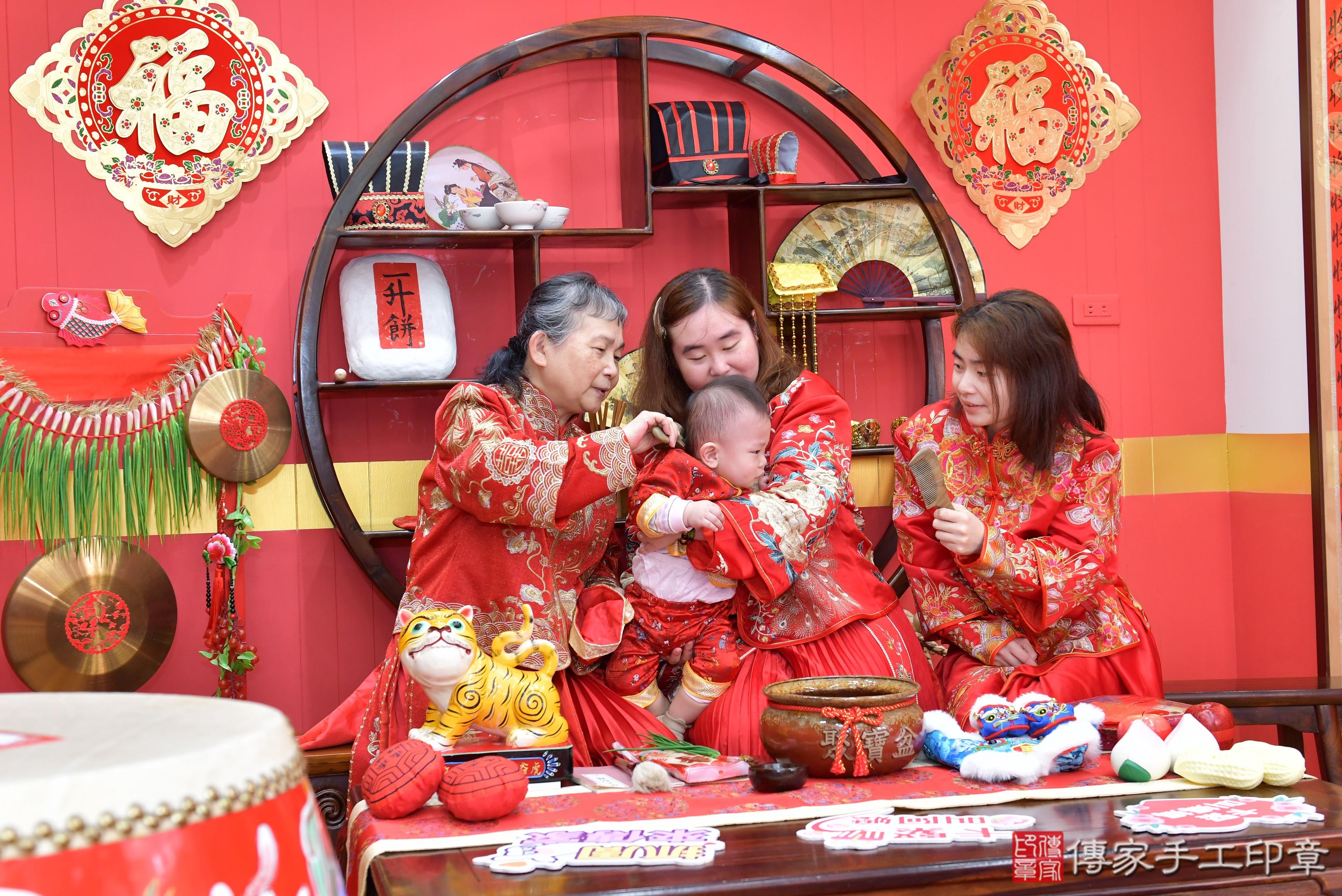 傳家手工印章桃園店、抓周、度脺、美式風會場、傳家嬰兒古禮、吉祥話、抓周道具物品24種、拍照。抓周證書。寶寶抓周、滿周歲、生日快樂、祝福 傳家手工印章桃園店、抓周、度脺、美式風會場、傳家嬰兒古禮、吉祥話、抓周道具物品24種、拍照。抓周證書。寶寶抓周、滿周歲、生日快樂、祝福