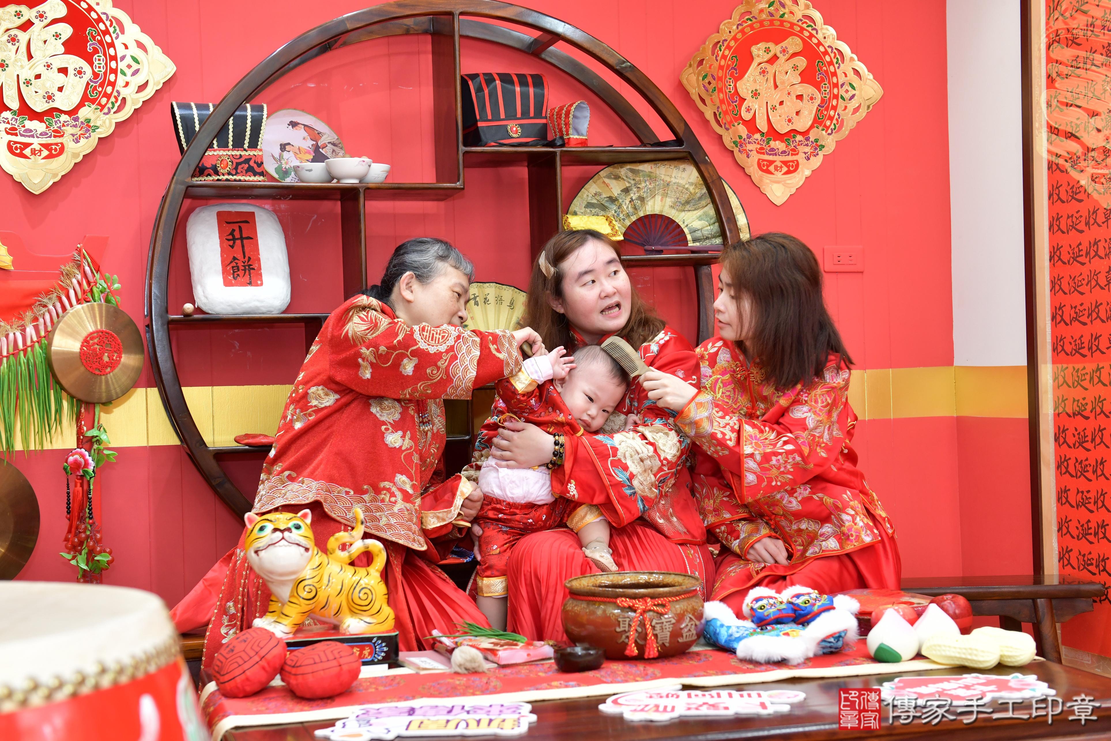 傳家手工印章桃園店、抓周、度脺、美式風會場、傳家嬰兒古禮、吉祥話、抓周道具物品24種、拍照。抓周證書。寶寶抓周、滿周歲、生日快樂、祝福 傳家手工印章桃園店、抓周、度脺、美式風會場、傳家嬰兒古禮、吉祥話、抓周道具物品24種、拍照。抓周證書。寶寶抓周、滿周歲、生日快樂、祝福
