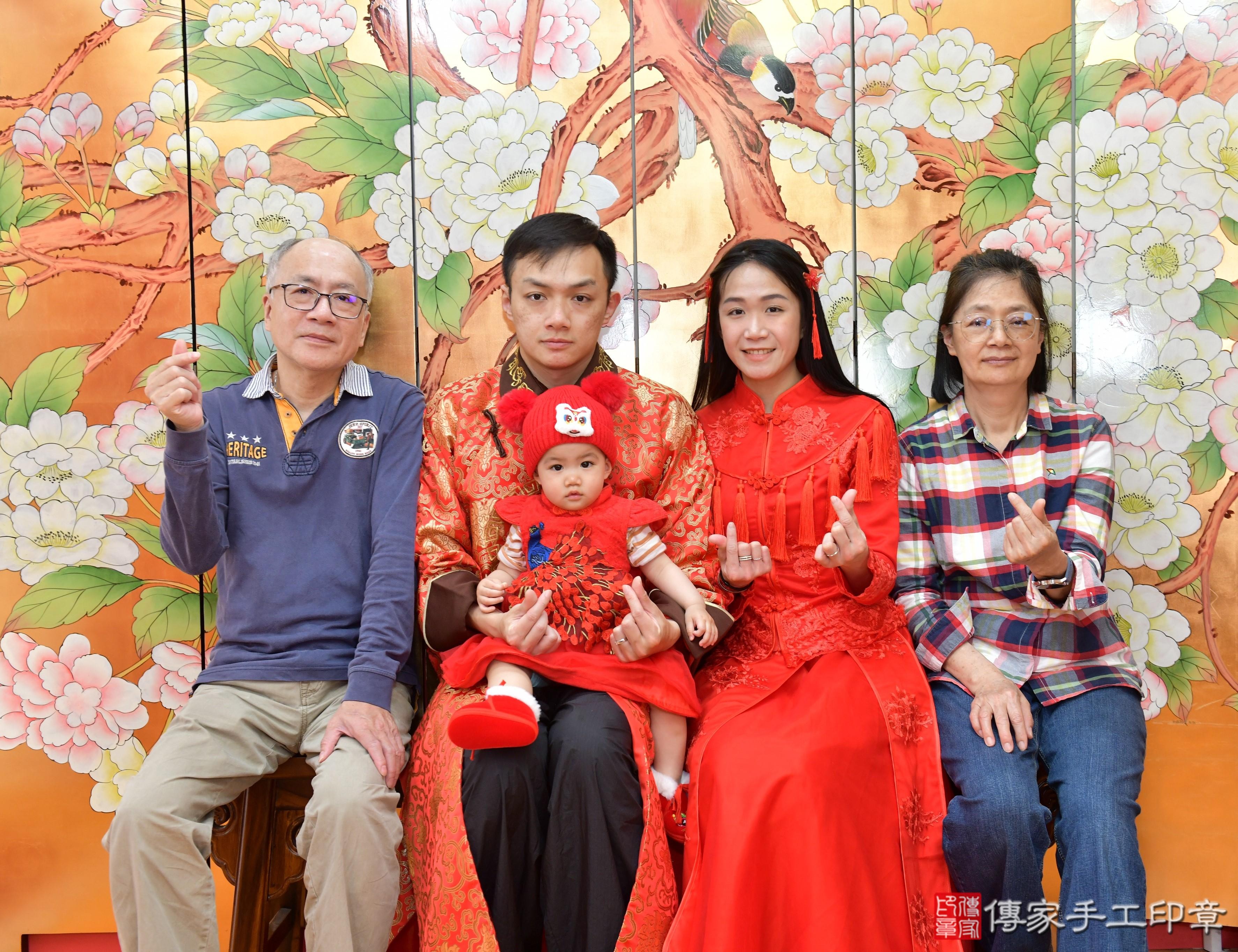 傳家手工印章桃園店、抓周、度脺、美式風會場、傳家嬰兒古禮、吉祥話、抓周道具物品24種、拍照。抓周證書。寶寶抓周、滿周歲、生日快樂、祝福 傳家手工印章桃園店、抓周、度脺、美式風會場、傳家嬰兒古禮、吉祥話、抓周道具物品24種、拍照。抓周證書。寶寶抓周、滿周歲、生日快樂、祝福