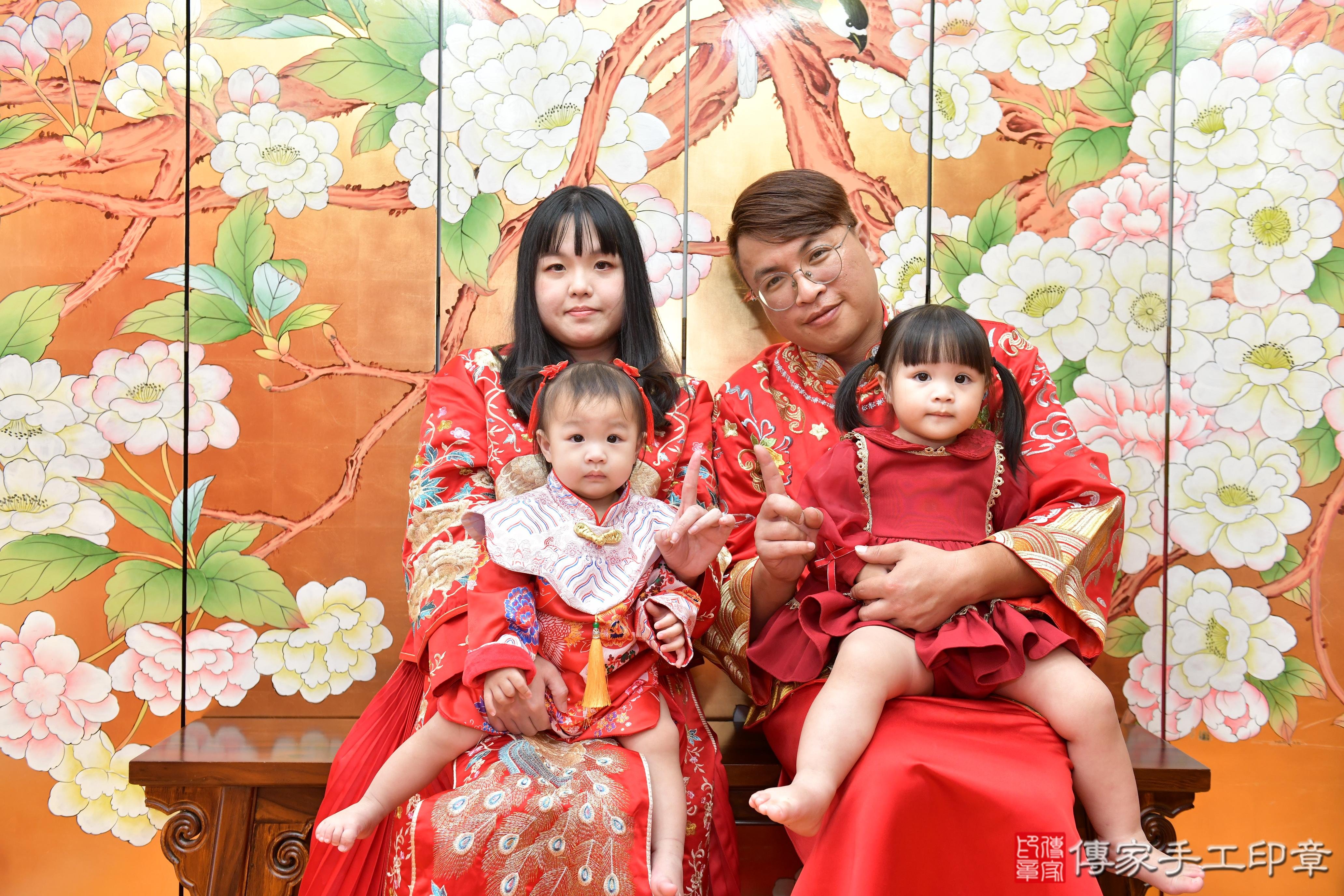 傳家手工印章桃園店、抓周、度脺、美式風會場、傳家嬰兒古禮、吉祥話、抓周道具物品24種、拍照。抓周證書。寶寶抓周、滿周歲、生日快樂、祝福 傳家手工印章桃園店、抓周、度脺、美式風會場、傳家嬰兒古禮、吉祥話、抓周道具物品24種、拍照。抓周證書。寶寶抓周、滿周歲、生日快樂、祝福