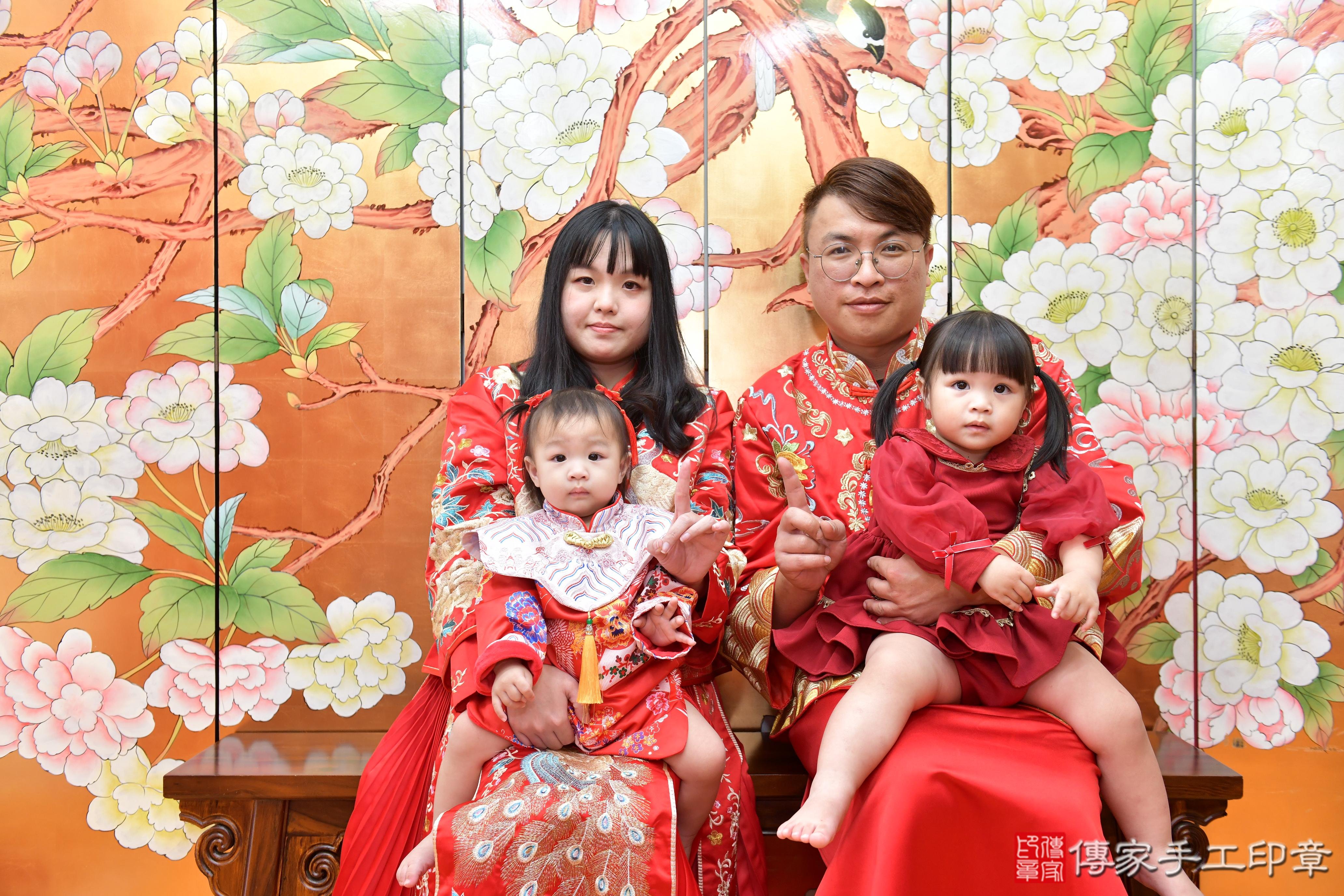 傳家手工印章桃園店、抓周、度脺、美式風會場、傳家嬰兒古禮、吉祥話、抓周道具物品24種、拍照。抓周證書。寶寶抓周、滿周歲、生日快樂、祝福 傳家手工印章桃園店、抓周、度脺、美式風會場、傳家嬰兒古禮、吉祥話、抓周道具物品24種、拍照。抓周證書。寶寶抓周、滿周歲、生日快樂、祝福