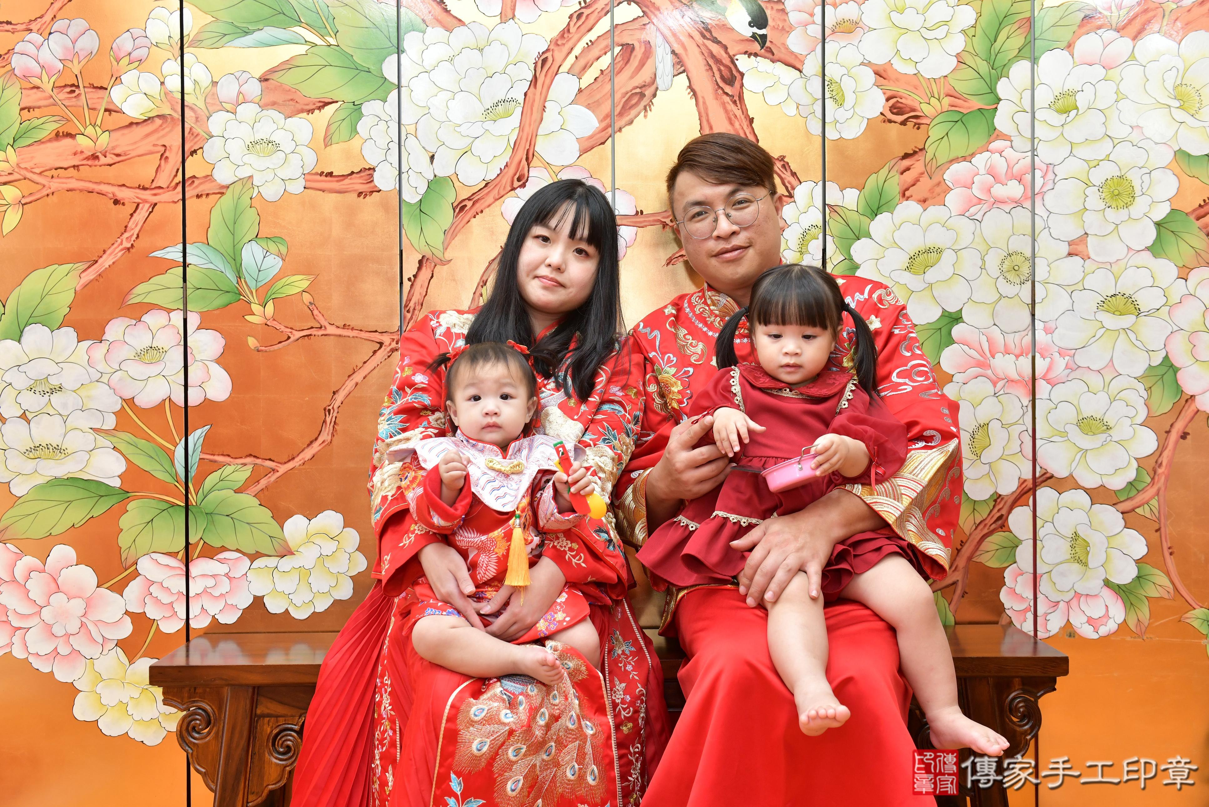 傳家手工印章桃園店、抓周、度脺、美式風會場、傳家嬰兒古禮、吉祥話、抓周道具物品24種、拍照。抓周證書。寶寶抓周、滿周歲、生日快樂、祝福 傳家手工印章桃園店、抓周、度脺、美式風會場、傳家嬰兒古禮、吉祥話、抓周道具物品24種、拍照。抓周證書。寶寶抓周、滿周歲、生日快樂、祝福