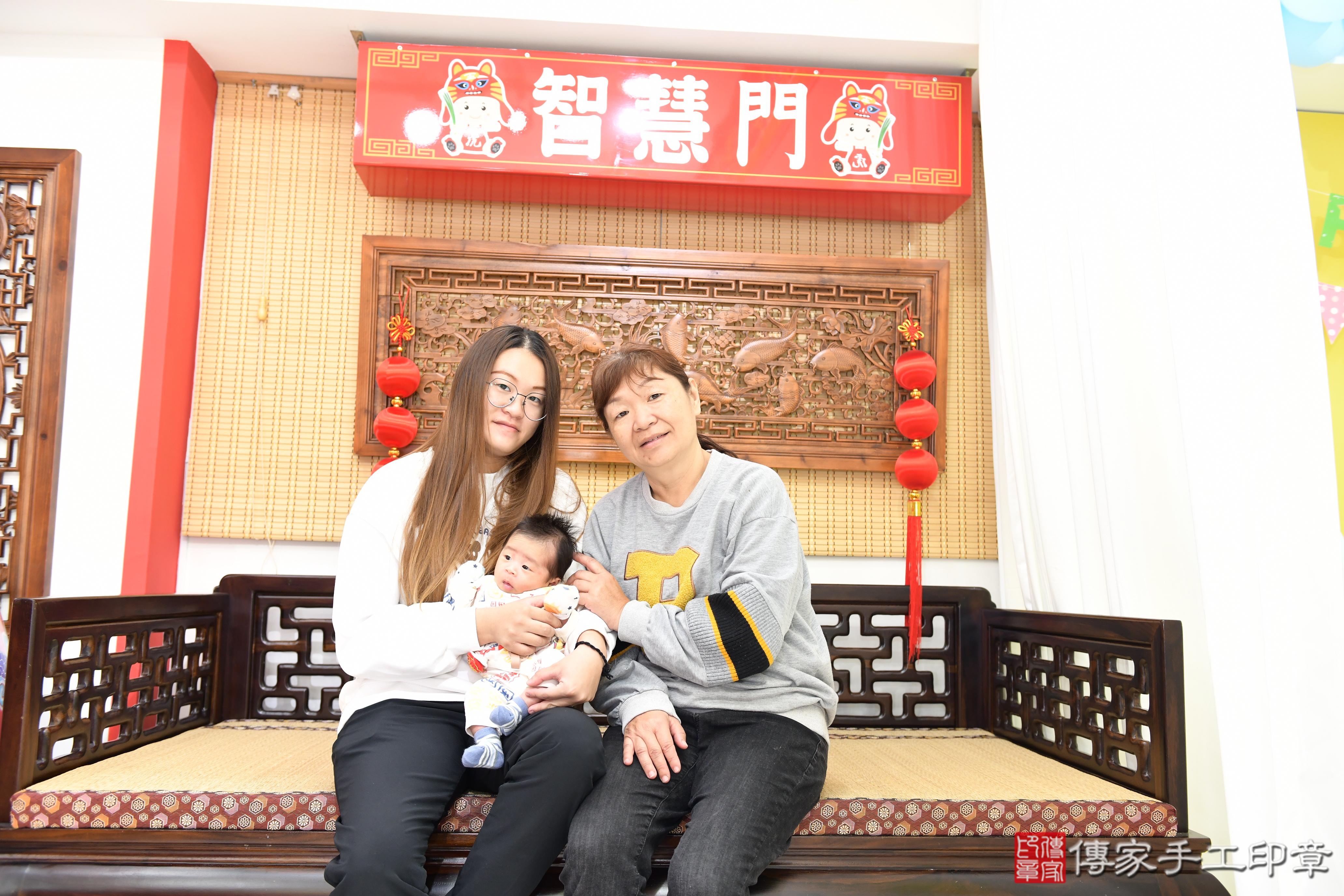 傳家手工印章台南店、抓周、度脺、美式風會場、傳家嬰兒古禮、吉祥話、抓周道具物品24種、拍照。抓周證書。寶寶抓周、滿周歲、生日快樂、祝福