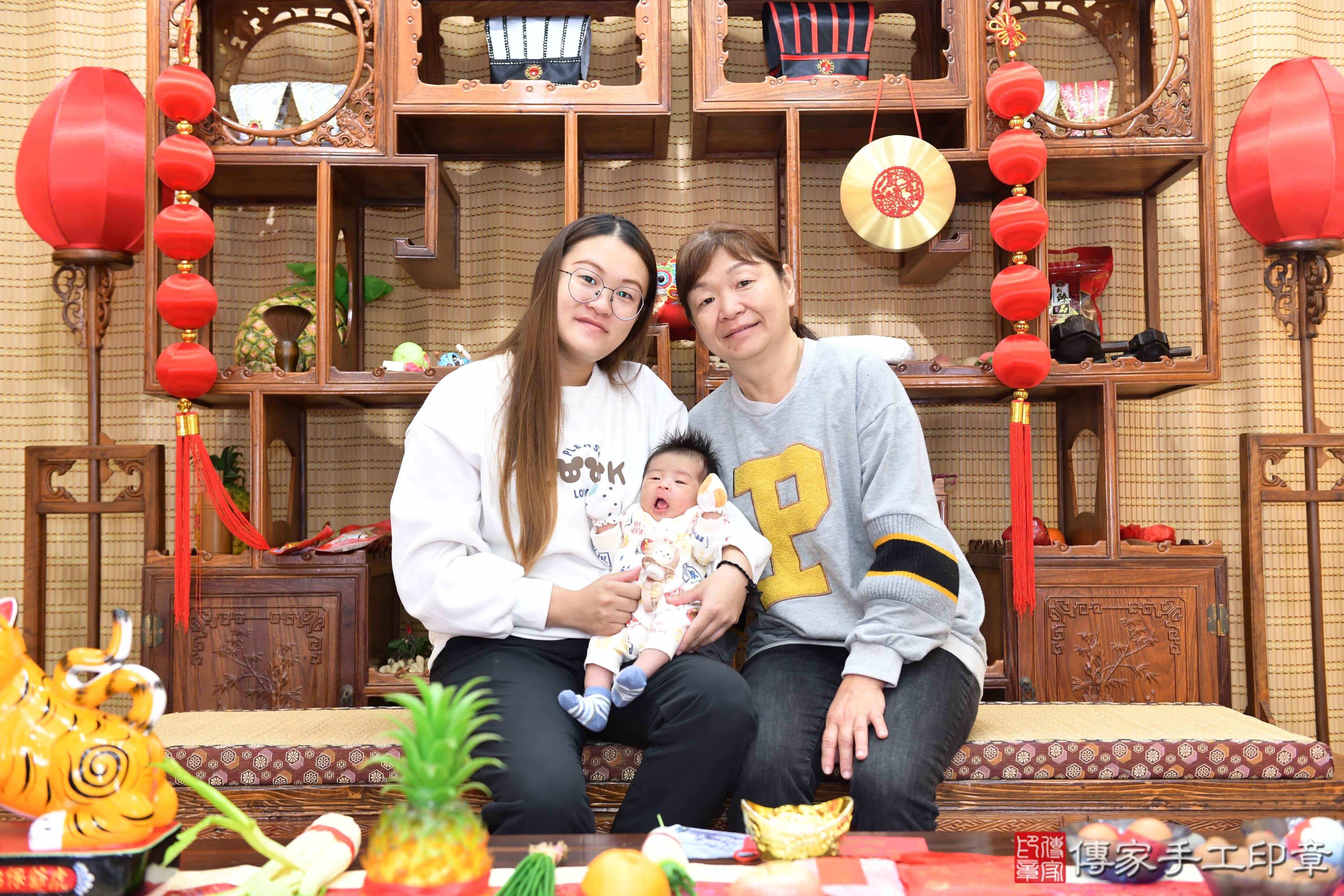 傳家手工印章台南店、抓周、度脺、美式風會場、傳家嬰兒古禮、吉祥話、抓周道具物品24種、拍照。抓周證書。寶寶抓周、滿周歲、生日快樂、祝福