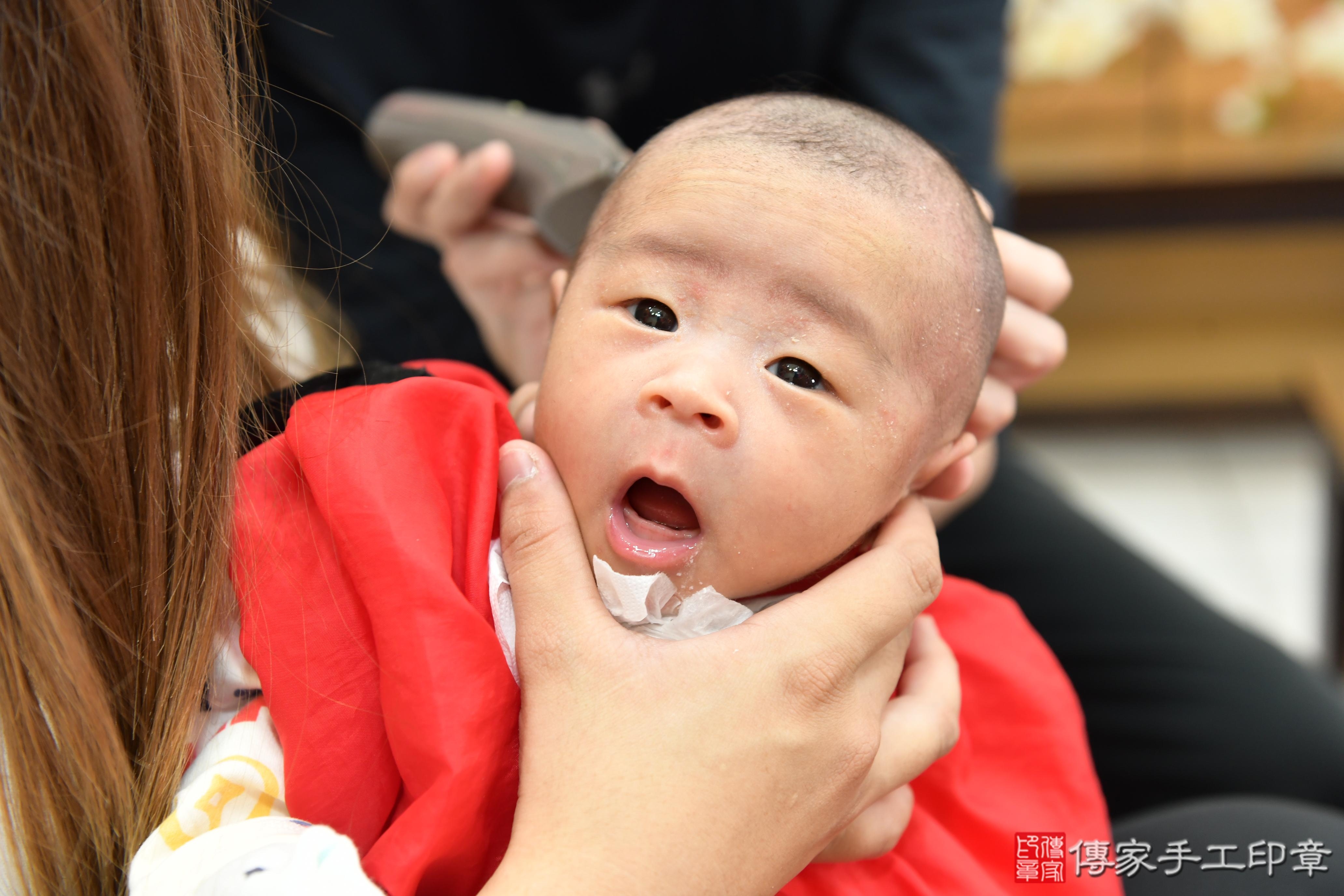 傳家手工印章台南店、抓周、度脺、美式風會場、傳家嬰兒古禮、吉祥話、抓周道具物品24種、拍照。抓周證書。寶寶抓周、滿周歲、生日快樂、祝福