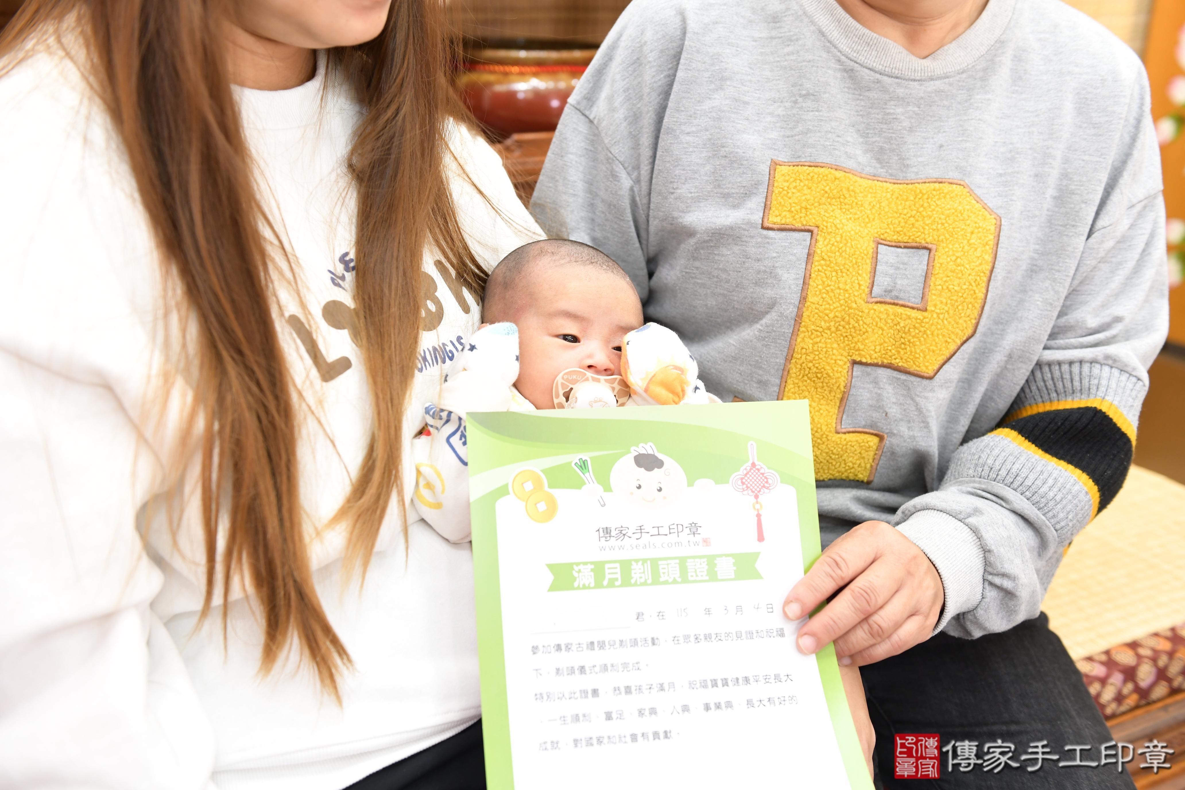 傳家手工印章台南店、抓周、度脺、美式風會場、傳家嬰兒古禮、吉祥話、抓周道具物品24種、拍照。抓周證書。寶寶抓周、滿周歲、生日快樂、祝福