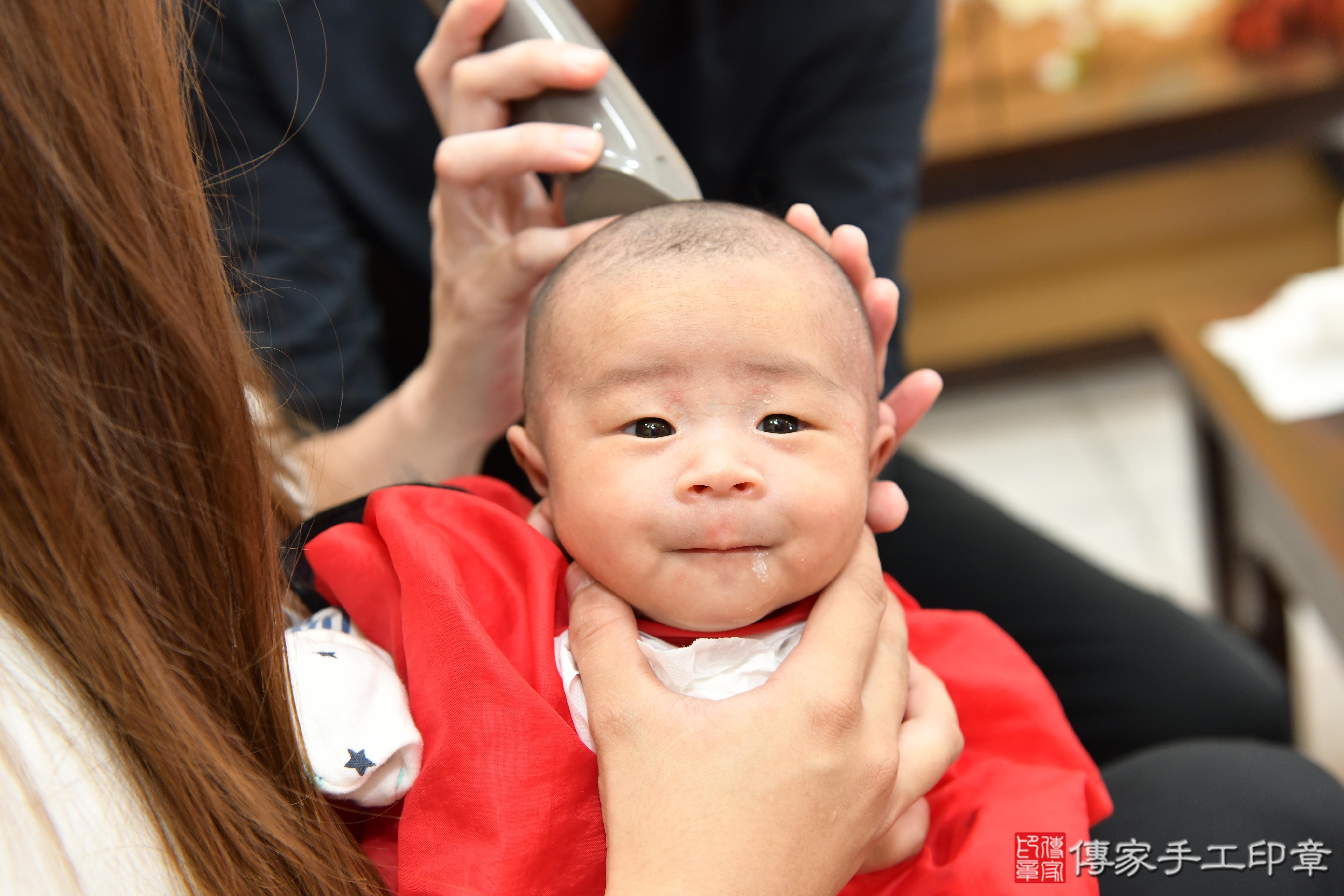 傳家手工印章台南店、抓周、度脺、美式風會場、傳家嬰兒古禮、吉祥話、抓周道具物品24種、拍照。抓周證書。寶寶抓周、滿周歲、生日快樂、祝福