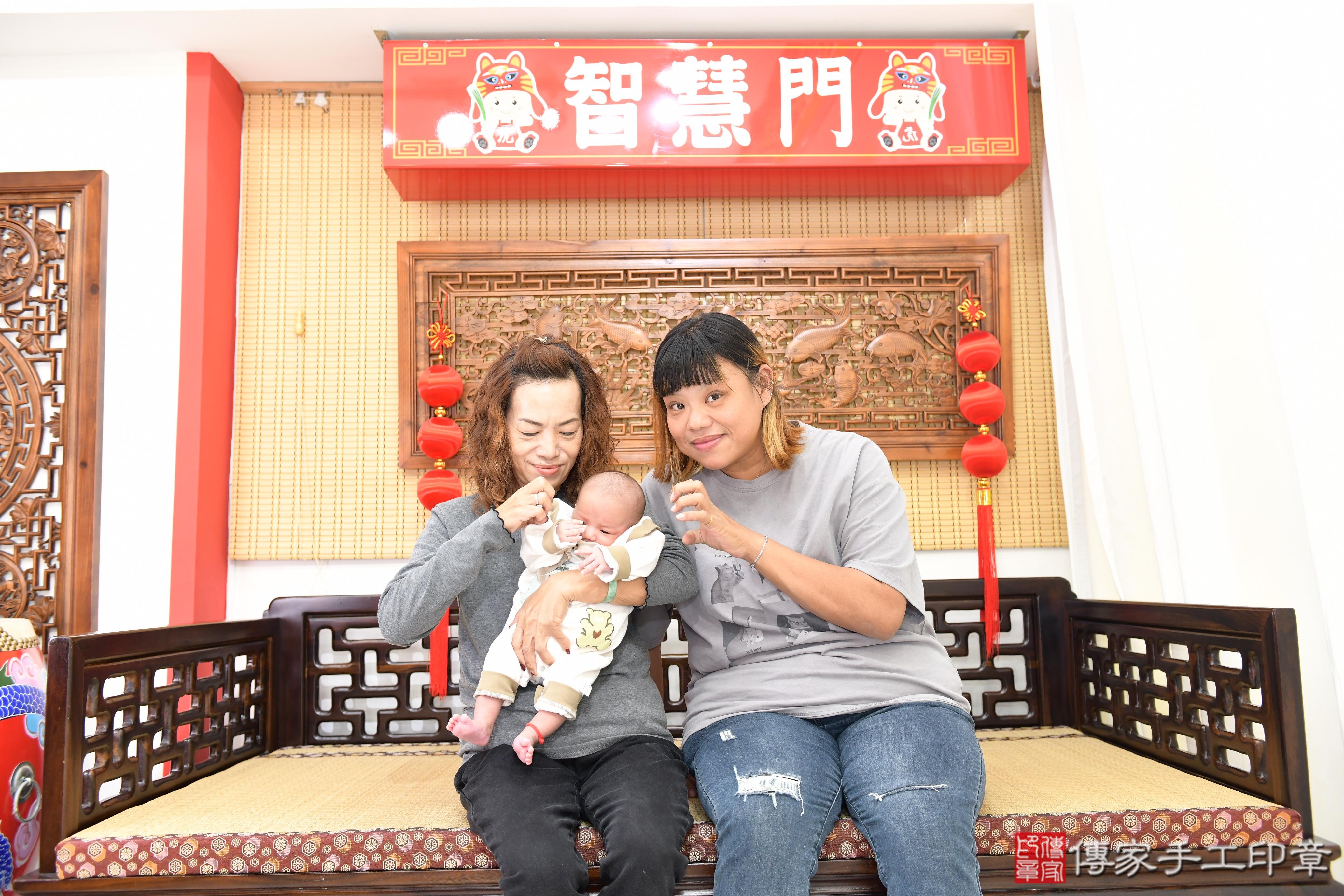 傳家手工印章高雄店、抓周、度脺、美式風會場、傳家嬰兒古禮、吉祥話、抓周道具物品24種、拍照。抓周證書。寶寶抓周、滿周歲、生日快樂、祝福 傳家手工印章高雄店、抓周、度脺、美式風會場、傳家嬰兒古禮、吉祥話、抓周道具物品24種、拍照。抓周證書。寶寶抓周、滿周歲、生日快樂、祝福