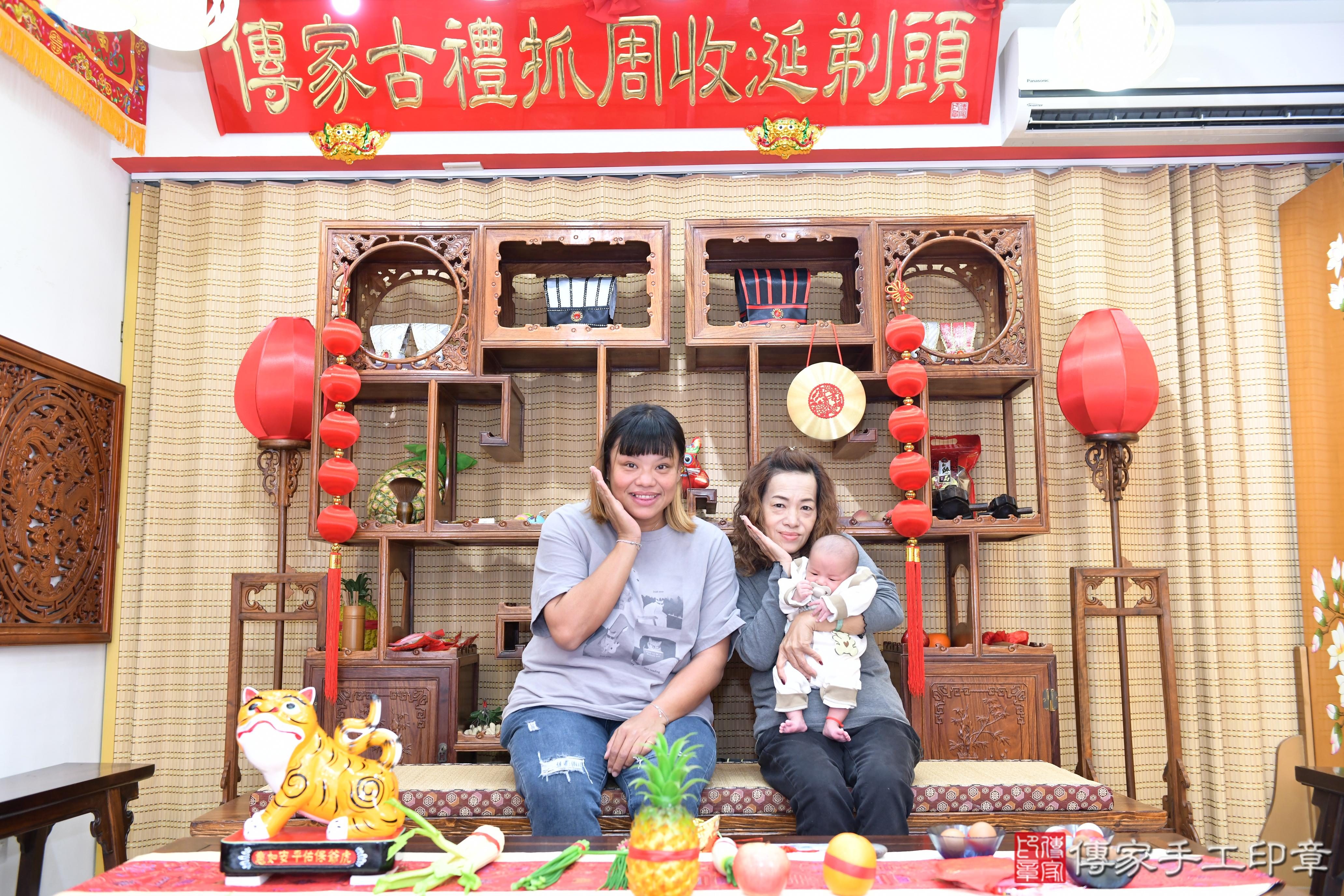 傳家手工印章高雄店、抓周、度脺、美式風會場、傳家嬰兒古禮、吉祥話、抓周道具物品24種、拍照。抓周證書。寶寶抓周、滿周歲、生日快樂、祝福 傳家手工印章高雄店、抓周、度脺、美式風會場、傳家嬰兒古禮、吉祥話、抓周道具物品24種、拍照。抓周證書。寶寶抓周、滿周歲、生日快樂、祝福