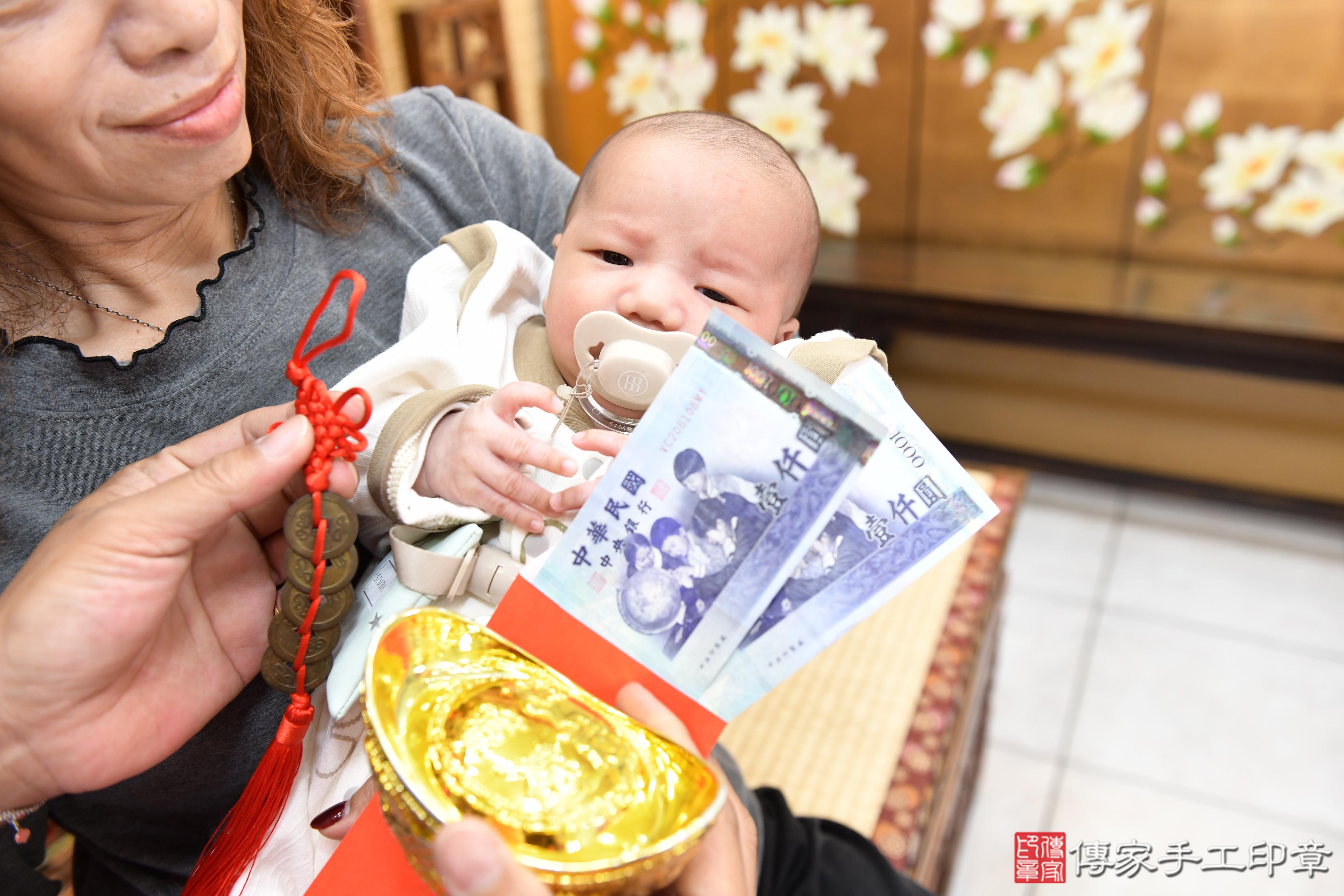 傳家手工印章高雄店、抓周、度脺、美式風會場、傳家嬰兒古禮、吉祥話、抓周道具物品24種、拍照。抓周證書。寶寶抓周、滿周歲、生日快樂、祝福 傳家手工印章高雄店、抓周、度脺、美式風會場、傳家嬰兒古禮、吉祥話、抓周道具物品24種、拍照。抓周證書。寶寶抓周、滿周歲、生日快樂、祝福