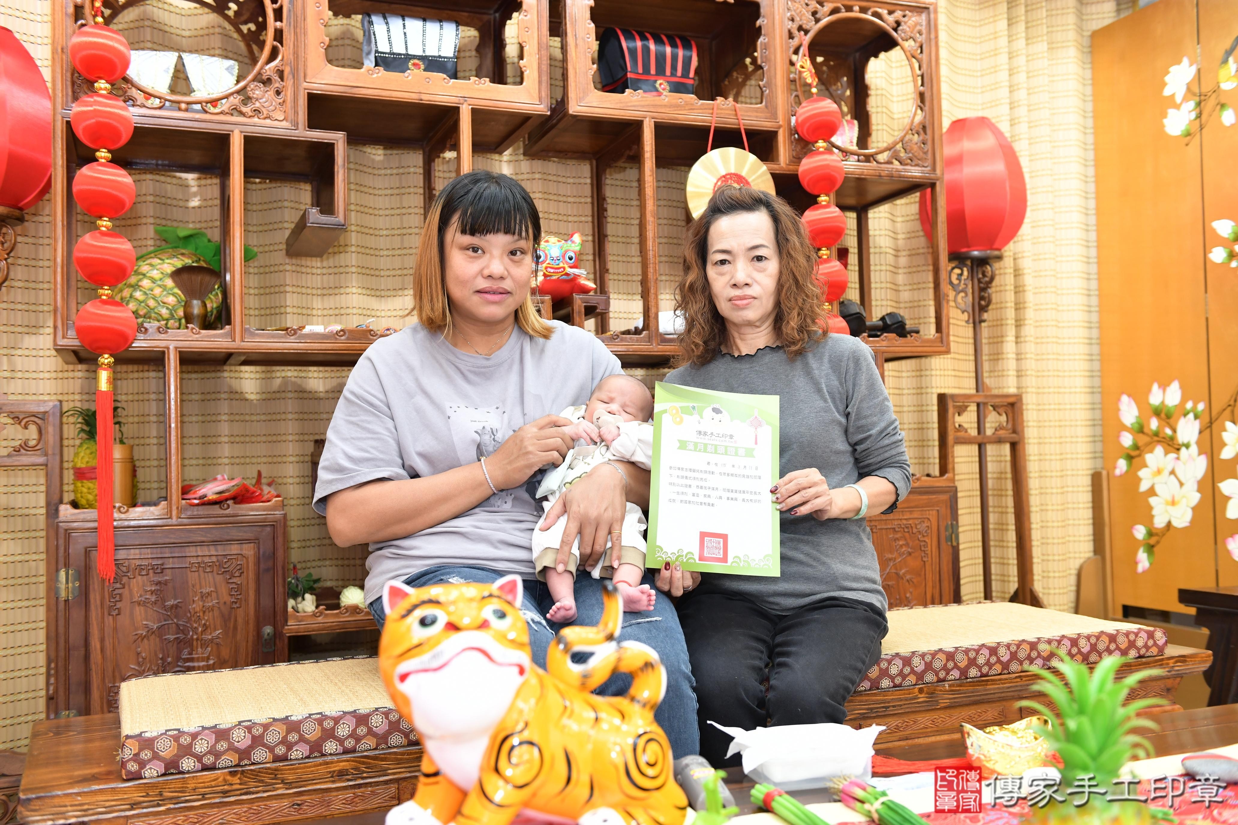 傳家手工印章高雄店、抓周、度脺、美式風會場、傳家嬰兒古禮、吉祥話、抓周道具物品24種、拍照。抓周證書。寶寶抓周、滿周歲、生日快樂、祝福 傳家手工印章高雄店、抓周、度脺、美式風會場、傳家嬰兒古禮、吉祥話、抓周道具物品24種、拍照。抓周證書。寶寶抓周、滿周歲、生日快樂、祝福