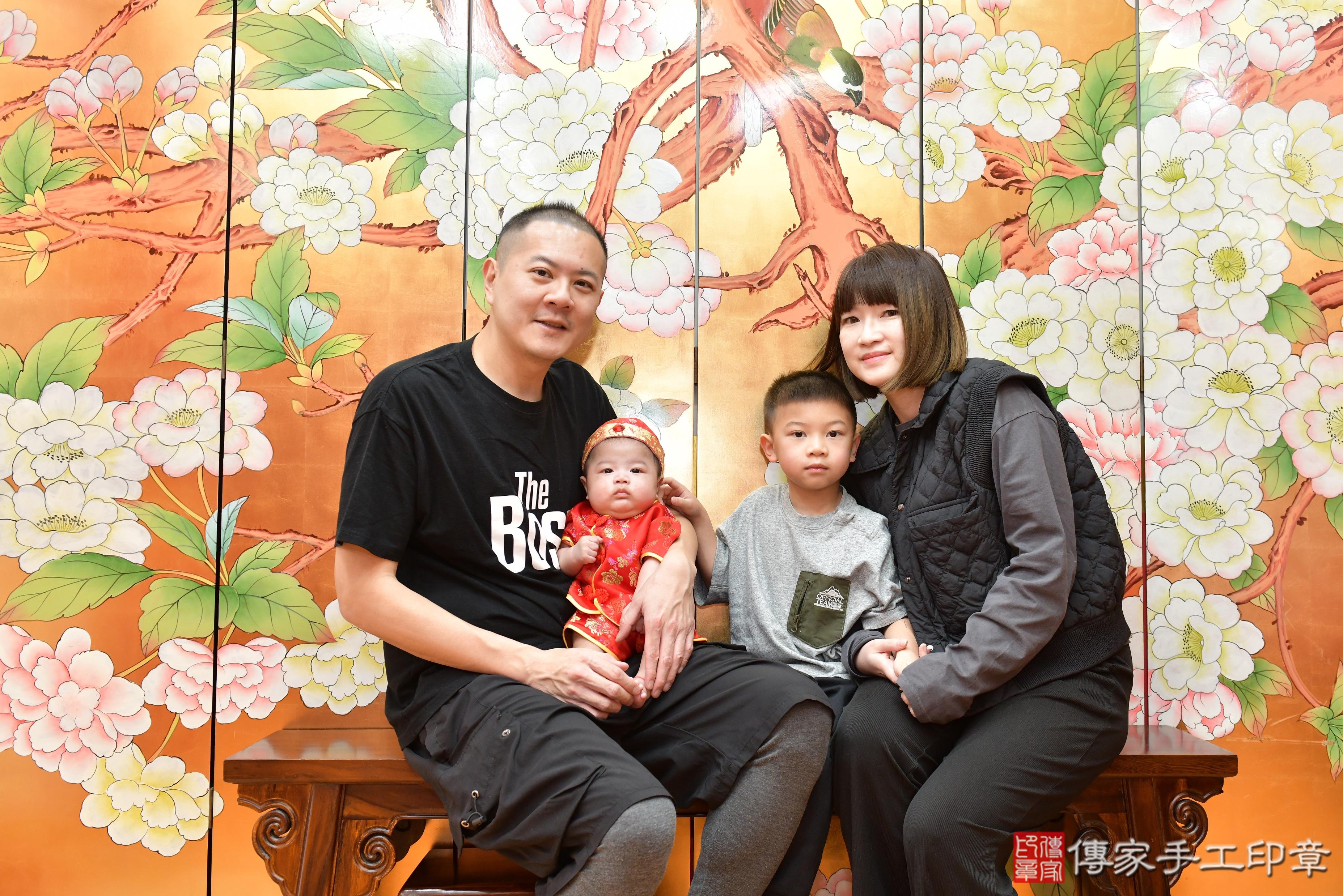 傳家手工印章桃園店、抓周、度脺、美式風會場、傳家嬰兒古禮、吉祥話、抓周道具物品24種、拍照。抓周證書。寶寶抓周、滿周歲、生日快樂、祝福 傳家手工印章桃園店、抓周、度脺、美式風會場、傳家嬰兒古禮、吉祥話、抓周道具物品24種、拍照。抓周證書。寶寶抓周、滿周歲、生日快樂、祝福