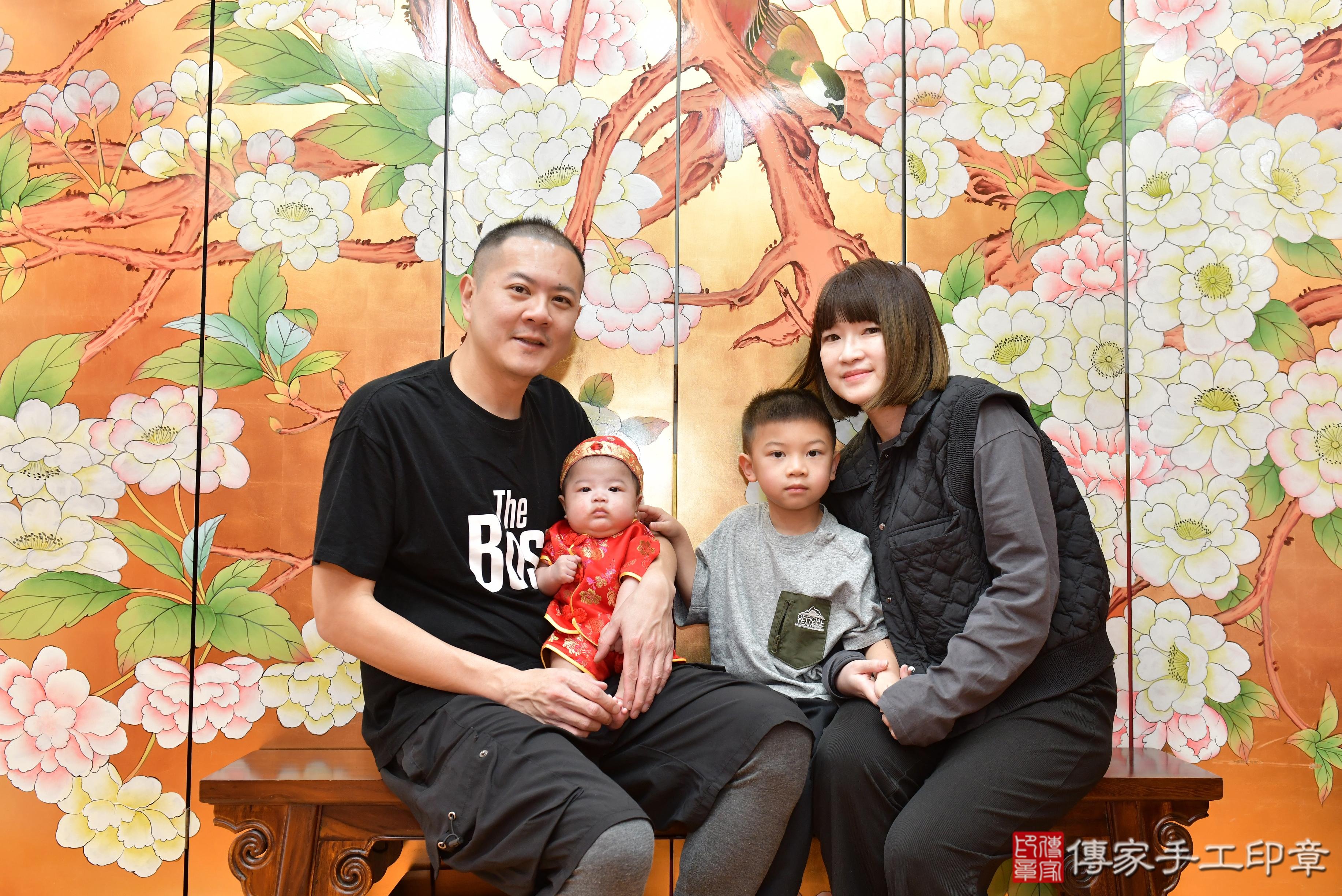 傳家手工印章桃園店、抓周、度脺、美式風會場、傳家嬰兒古禮、吉祥話、抓周道具物品24種、拍照。抓周證書。寶寶抓周、滿周歲、生日快樂、祝福 傳家手工印章桃園店、抓周、度脺、美式風會場、傳家嬰兒古禮、吉祥話、抓周道具物品24種、拍照。抓周證書。寶寶抓周、滿周歲、生日快樂、祝福