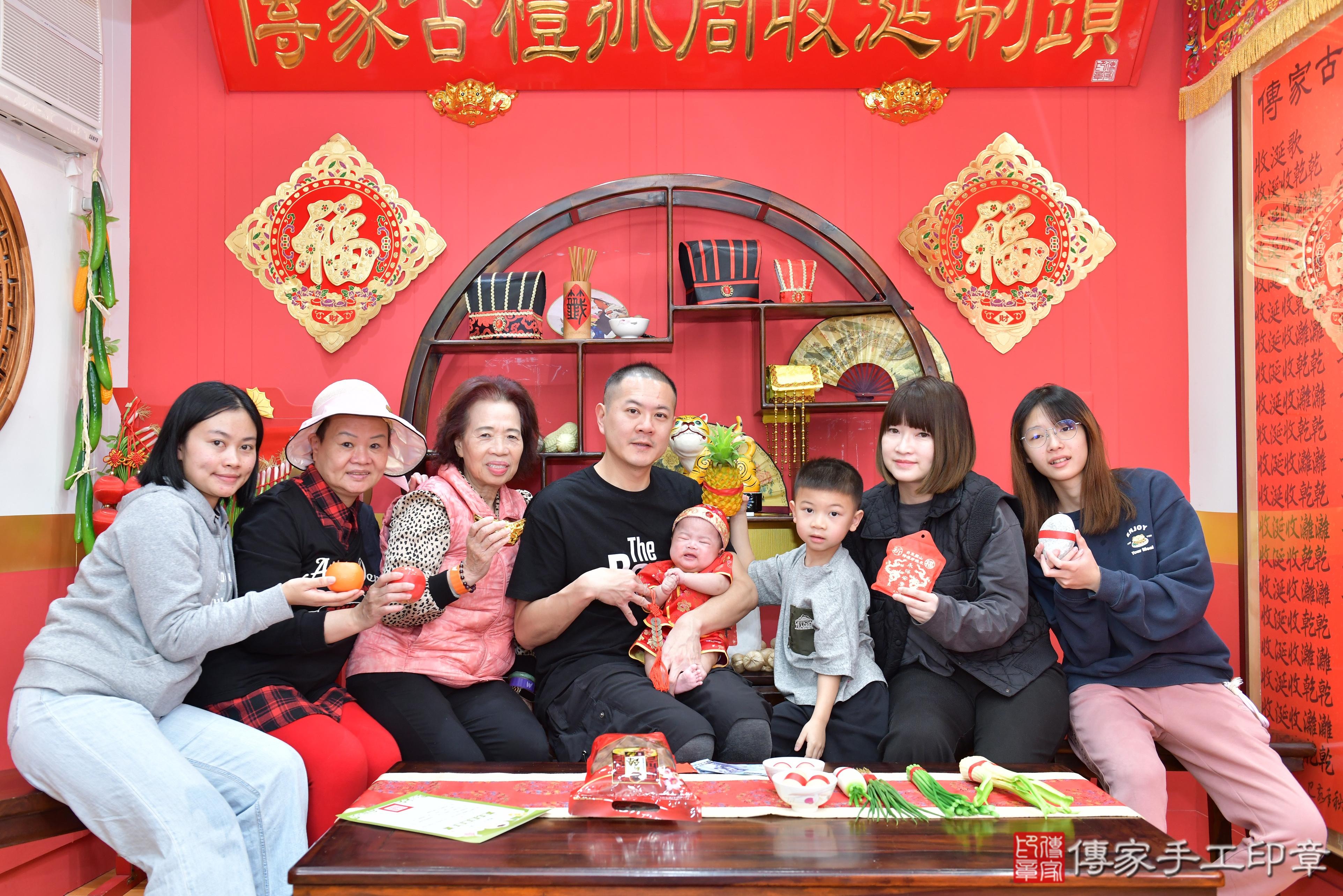 傳家手工印章桃園店、抓周、度脺、美式風會場、傳家嬰兒古禮、吉祥話、抓周道具物品24種、拍照。抓周證書。寶寶抓周、滿周歲、生日快樂、祝福 傳家手工印章桃園店、抓周、度脺、美式風會場、傳家嬰兒古禮、吉祥話、抓周道具物品24種、拍照。抓周證書。寶寶抓周、滿周歲、生日快樂、祝福