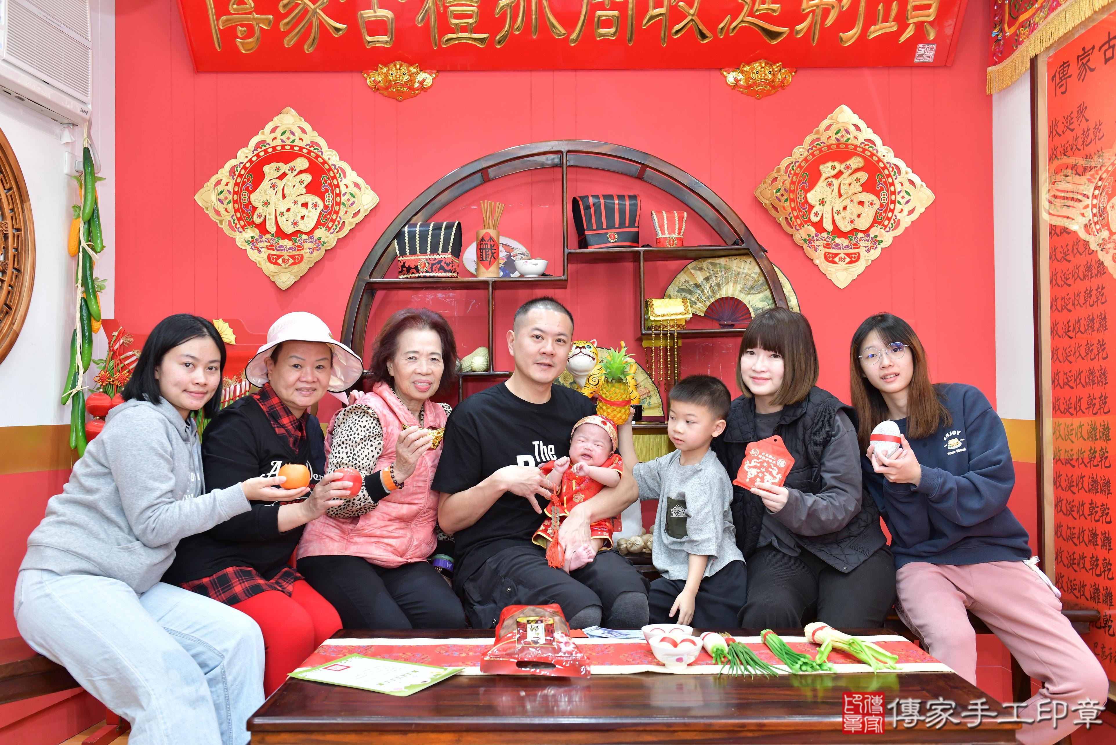 傳家手工印章桃園店、抓周、度脺、美式風會場、傳家嬰兒古禮、吉祥話、抓周道具物品24種、拍照。抓周證書。寶寶抓周、滿周歲、生日快樂、祝福 傳家手工印章桃園店、抓周、度脺、美式風會場、傳家嬰兒古禮、吉祥話、抓周道具物品24種、拍照。抓周證書。寶寶抓周、滿周歲、生日快樂、祝福