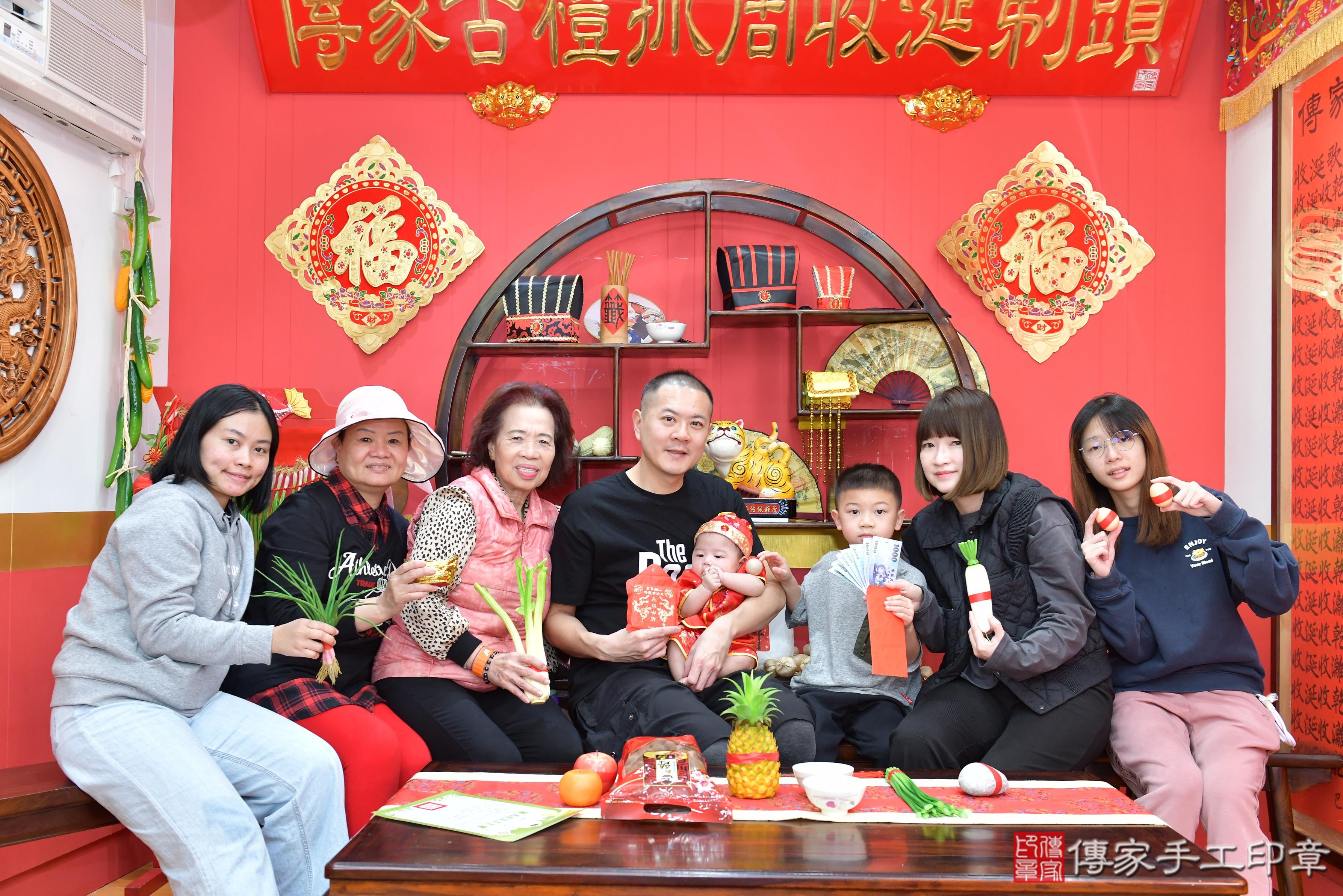傳家手工印章桃園店、抓周、度脺、美式風會場、傳家嬰兒古禮、吉祥話、抓周道具物品24種、拍照。抓周證書。寶寶抓周、滿周歲、生日快樂、祝福 傳家手工印章桃園店、抓周、度脺、美式風會場、傳家嬰兒古禮、吉祥話、抓周道具物品24種、拍照。抓周證書。寶寶抓周、滿周歲、生日快樂、祝福