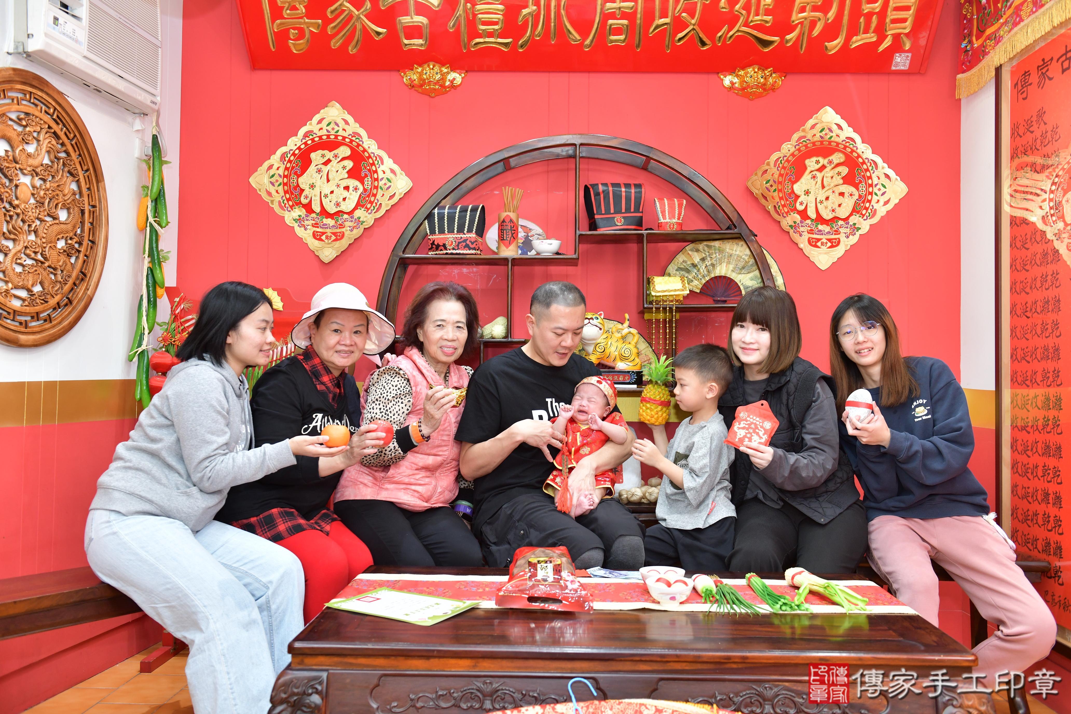 傳家手工印章桃園店、抓周、度脺、美式風會場、傳家嬰兒古禮、吉祥話、抓周道具物品24種、拍照。抓周證書。寶寶抓周、滿周歲、生日快樂、祝福 傳家手工印章桃園店、抓周、度脺、美式風會場、傳家嬰兒古禮、吉祥話、抓周道具物品24種、拍照。抓周證書。寶寶抓周、滿周歲、生日快樂、祝福