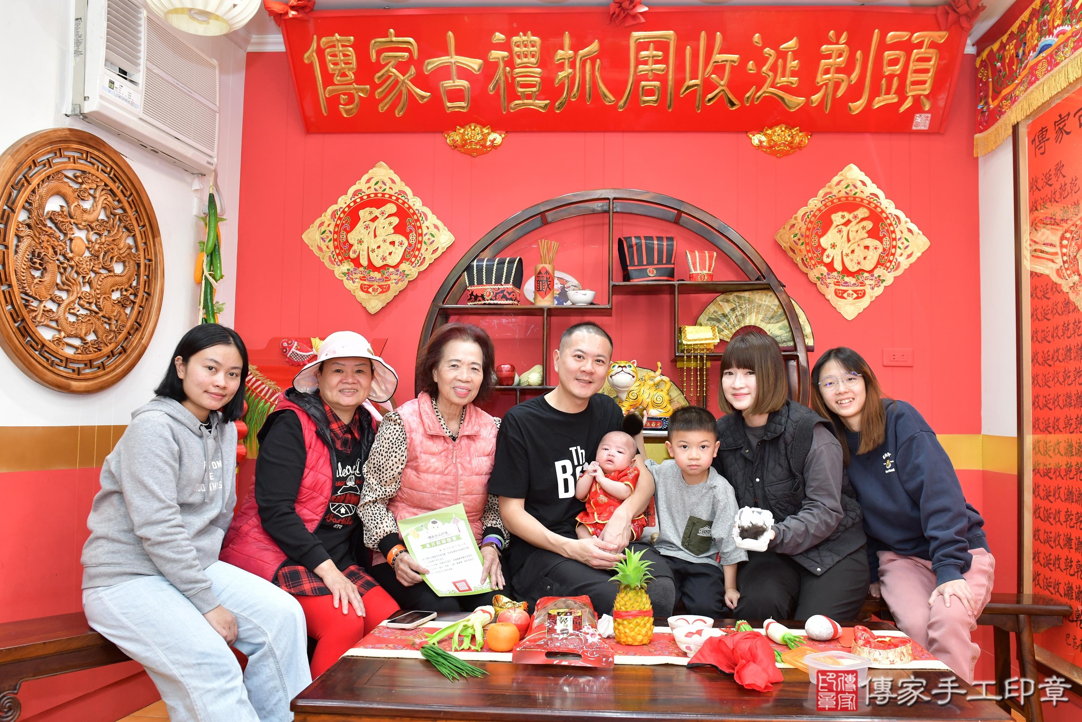 傳家手工印章桃園店、抓周、度脺、美式風會場、傳家嬰兒古禮、吉祥話、抓周道具物品24種、拍照。抓周證書。寶寶抓周、滿周歲、生日快樂、祝福 傳家手工印章桃園店、抓周、度脺、美式風會場、傳家嬰兒古禮、吉祥話、抓周道具物品24種、拍照。抓周證書。寶寶抓周、滿周歲、生日快樂、祝福