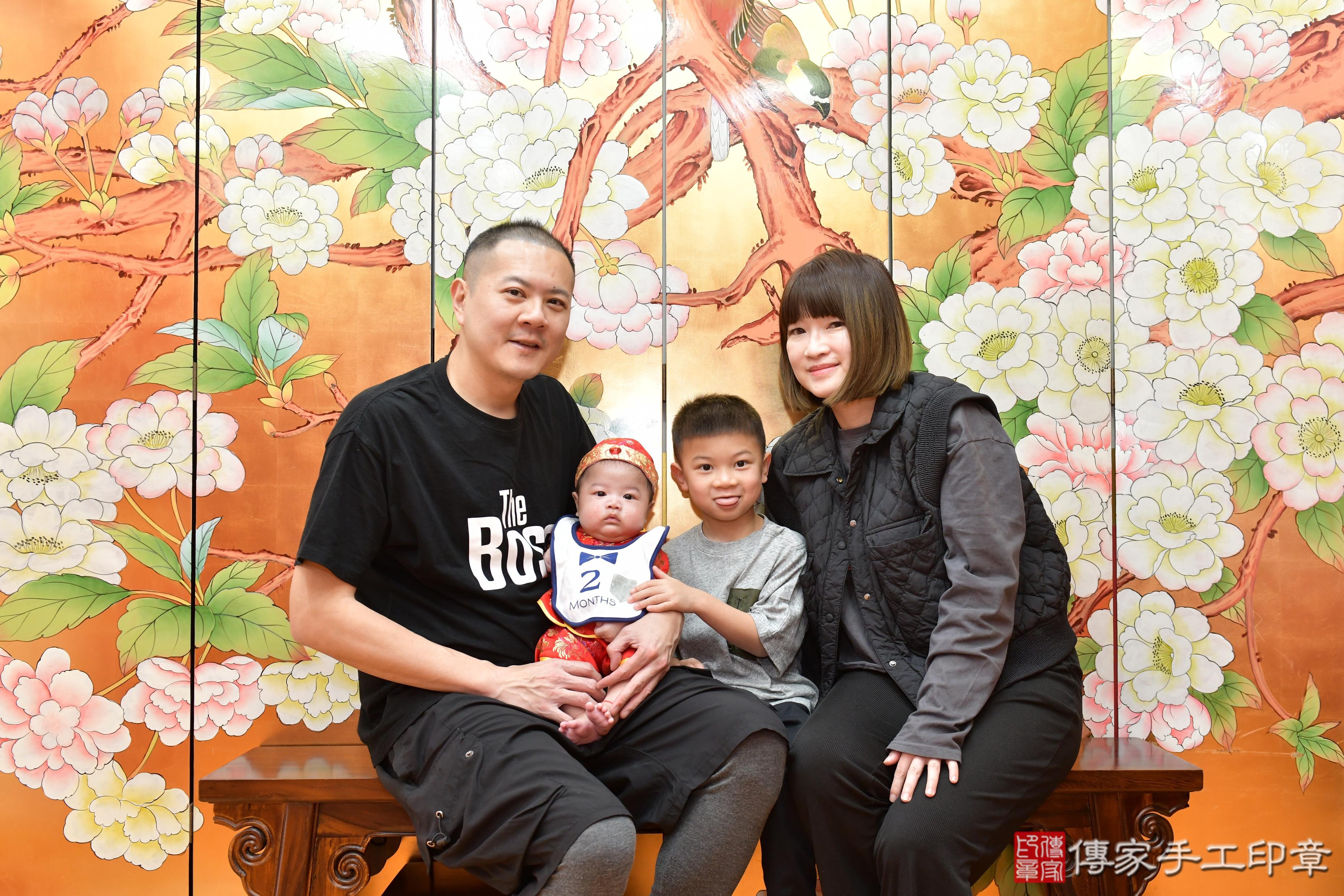 傳家手工印章桃園店、抓周、度脺、美式風會場、傳家嬰兒古禮、吉祥話、抓周道具物品24種、拍照。抓周證書。寶寶抓周、滿周歲、生日快樂、祝福