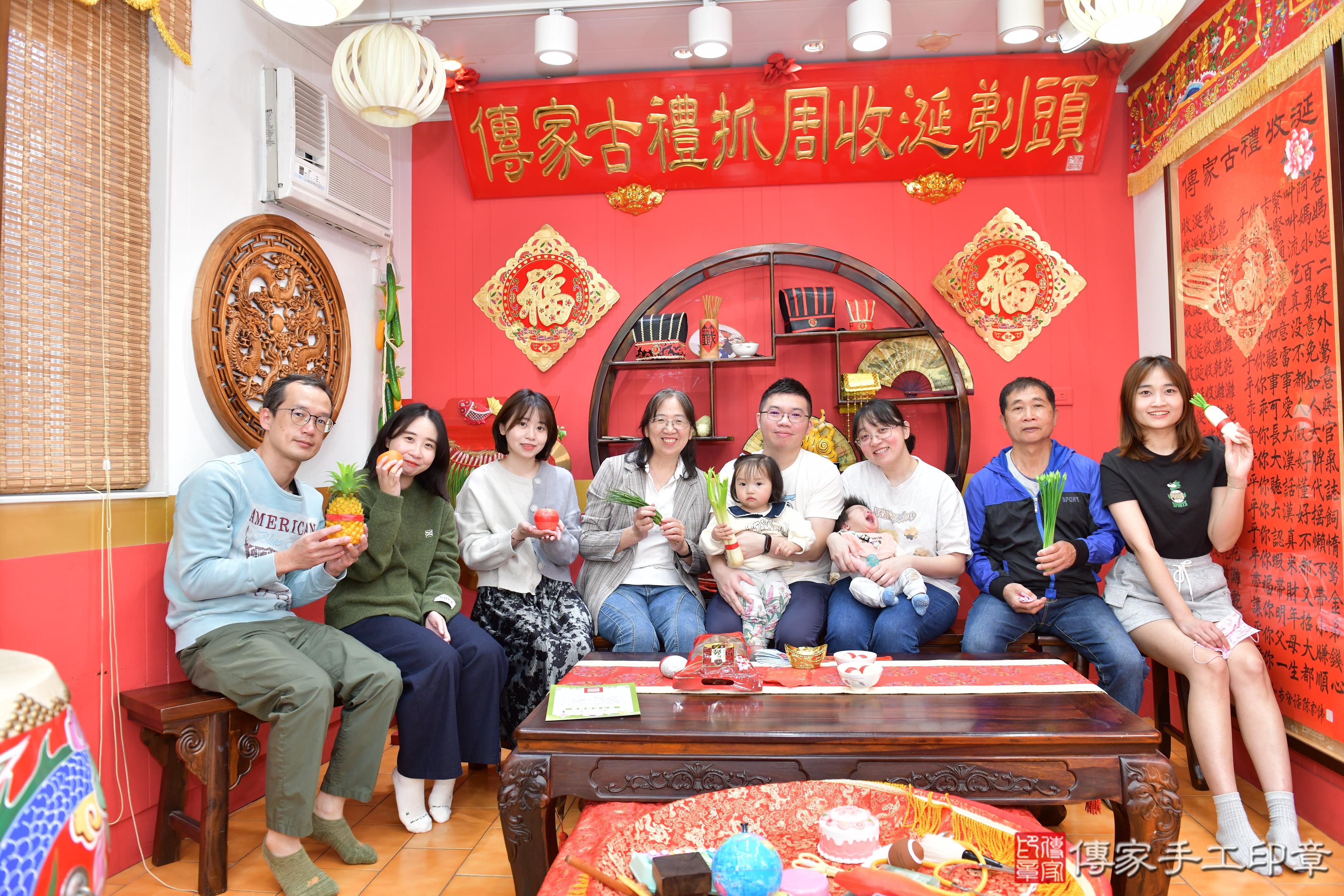 傳家手工印章桃園店、抓周、度脺、美式風會場、傳家嬰兒古禮、吉祥話、抓周道具物品24種、拍照。抓周證書。寶寶抓周、滿周歲、生日快樂、祝福 傳家手工印章桃園店、抓周、度脺、美式風會場、傳家嬰兒古禮、吉祥話、抓周道具物品24種、拍照。抓周證書。寶寶抓周、滿周歲、生日快樂、祝福