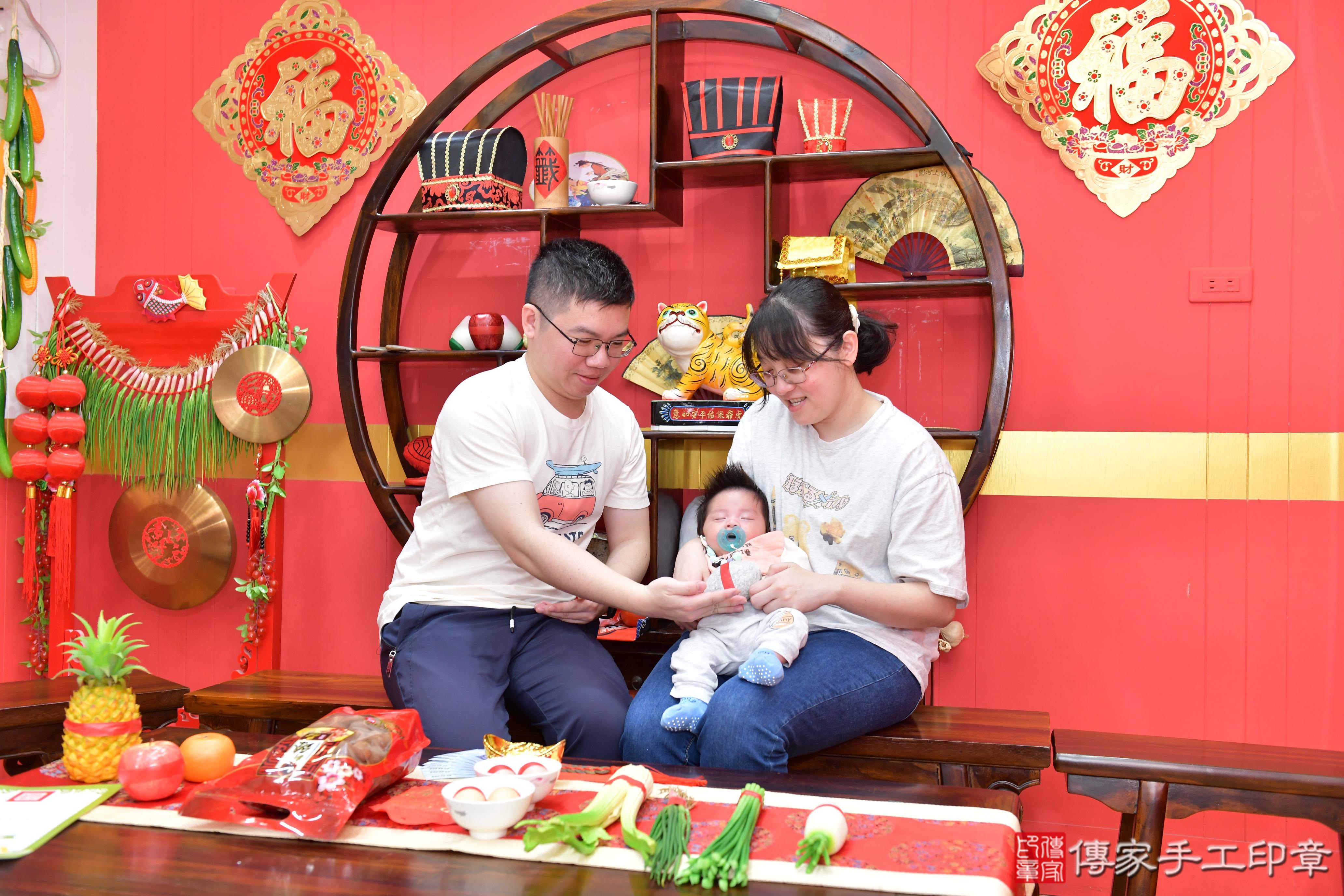 傳家手工印章桃園店、抓周、度脺、美式風會場、傳家嬰兒古禮、吉祥話、抓周道具物品24種、拍照。抓周證書。寶寶抓周、滿周歲、生日快樂、祝福 傳家手工印章桃園店、抓周、度脺、美式風會場、傳家嬰兒古禮、吉祥話、抓周道具物品24種、拍照。抓周證書。寶寶抓周、滿周歲、生日快樂、祝福