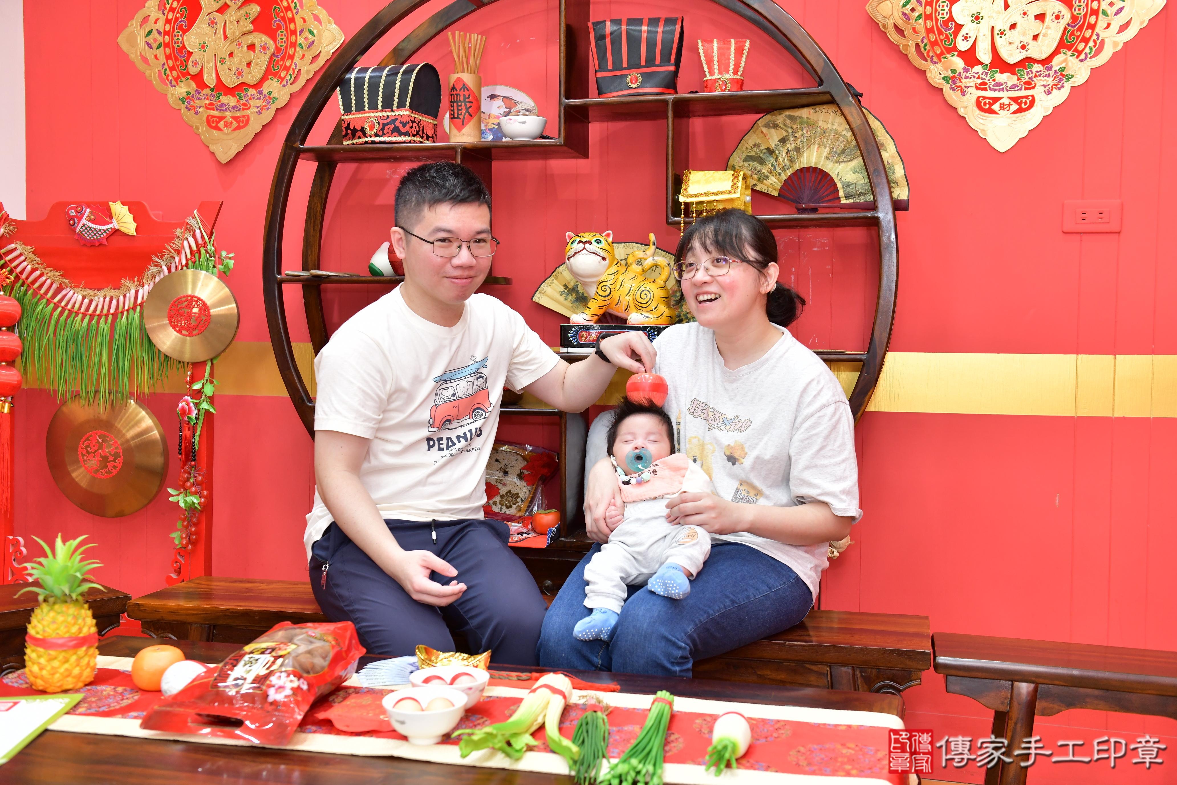 傳家手工印章桃園店、抓周、度脺、美式風會場、傳家嬰兒古禮、吉祥話、抓周道具物品24種、拍照。抓周證書。寶寶抓周、滿周歲、生日快樂、祝福 傳家手工印章桃園店、抓周、度脺、美式風會場、傳家嬰兒古禮、吉祥話、抓周道具物品24種、拍照。抓周證書。寶寶抓周、滿周歲、生日快樂、祝福