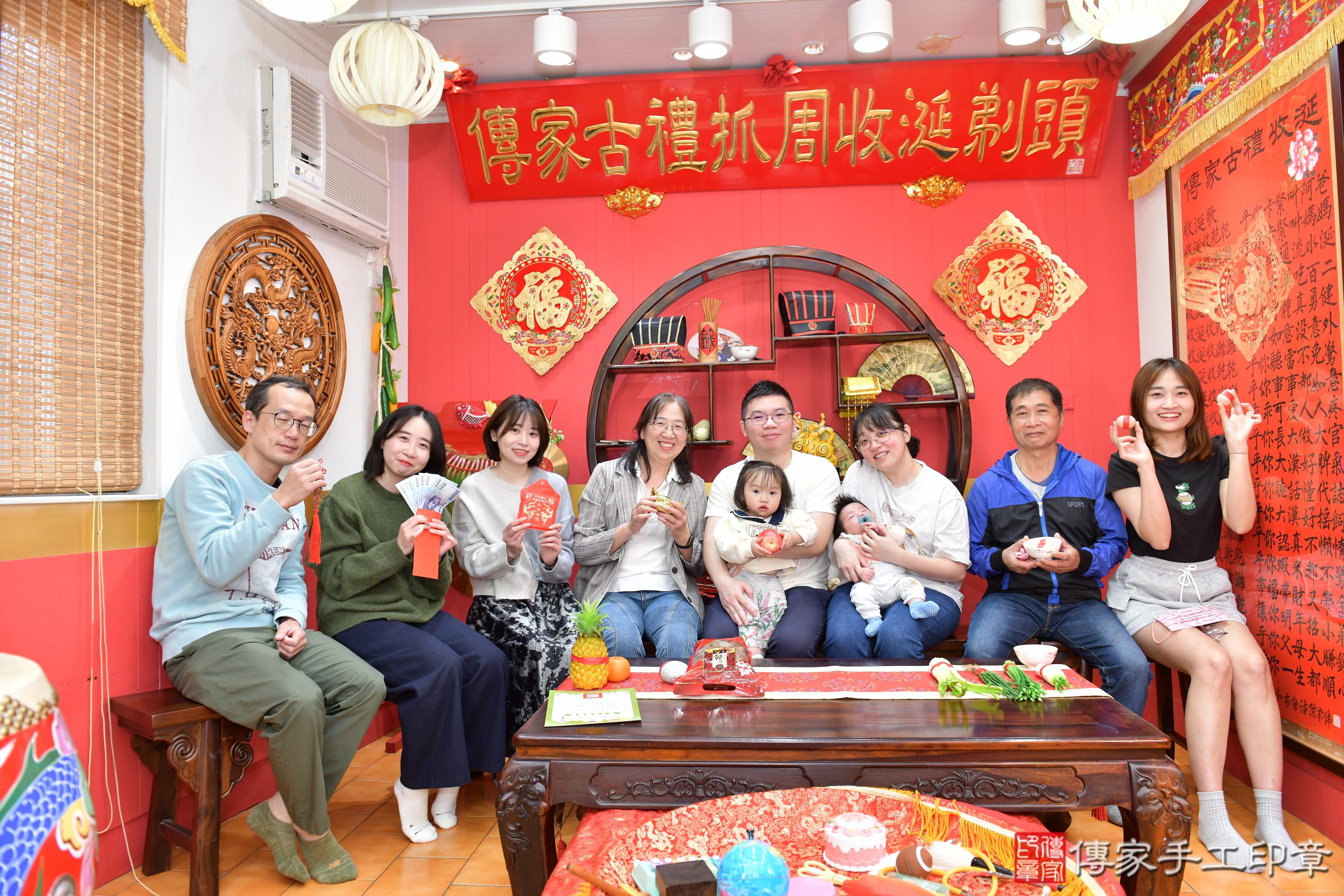 傳家手工印章桃園店、抓周、度脺、美式風會場、傳家嬰兒古禮、吉祥話、抓周道具物品24種、拍照。抓周證書。寶寶抓周、滿周歲、生日快樂、祝福 傳家手工印章桃園店、抓周、度脺、美式風會場、傳家嬰兒古禮、吉祥話、抓周道具物品24種、拍照。抓周證書。寶寶抓周、滿周歲、生日快樂、祝福