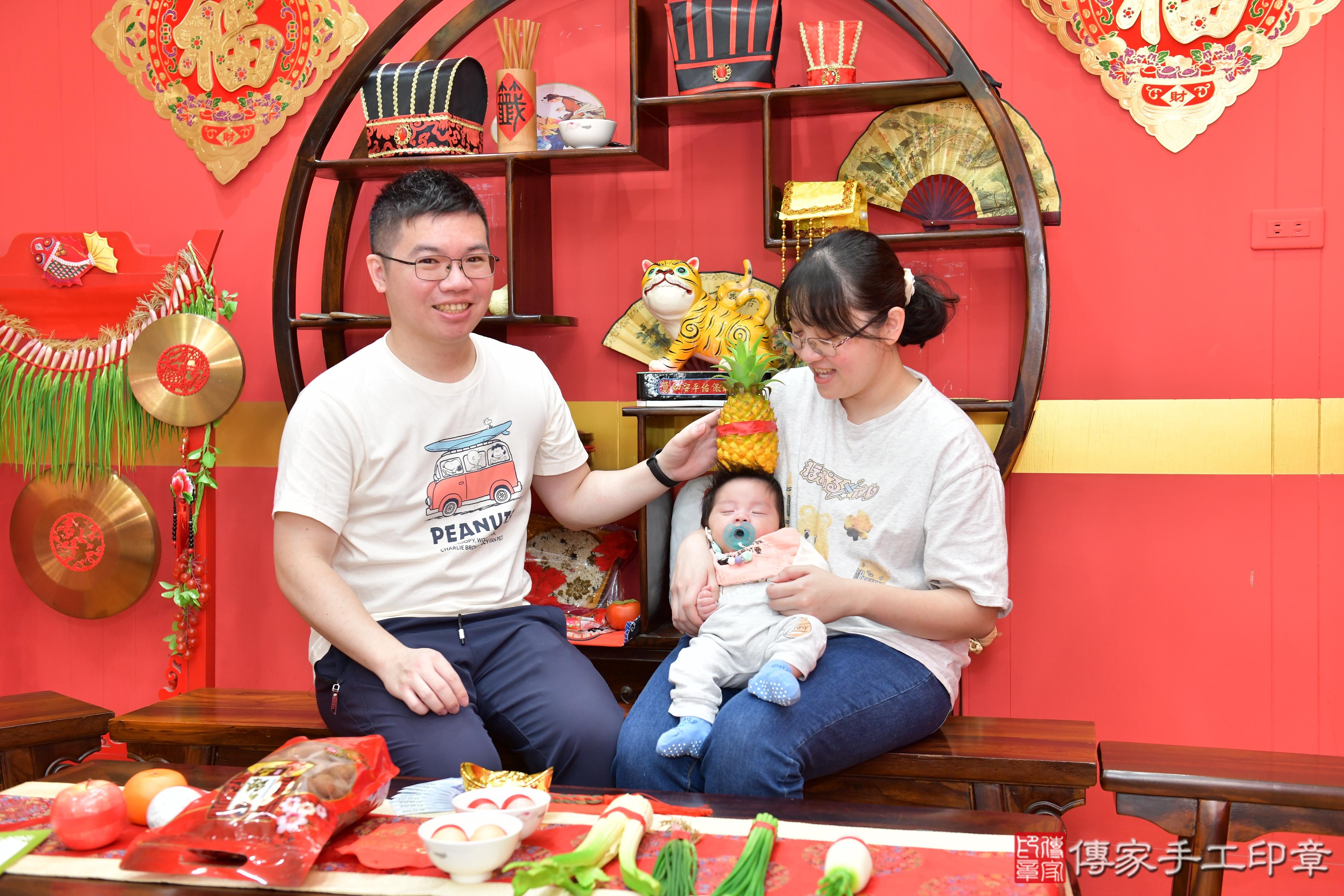 傳家手工印章桃園店、抓周、度脺、美式風會場、傳家嬰兒古禮、吉祥話、抓周道具物品24種、拍照。抓周證書。寶寶抓周、滿周歲、生日快樂、祝福 傳家手工印章桃園店、抓周、度脺、美式風會場、傳家嬰兒古禮、吉祥話、抓周道具物品24種、拍照。抓周證書。寶寶抓周、滿周歲、生日快樂、祝福