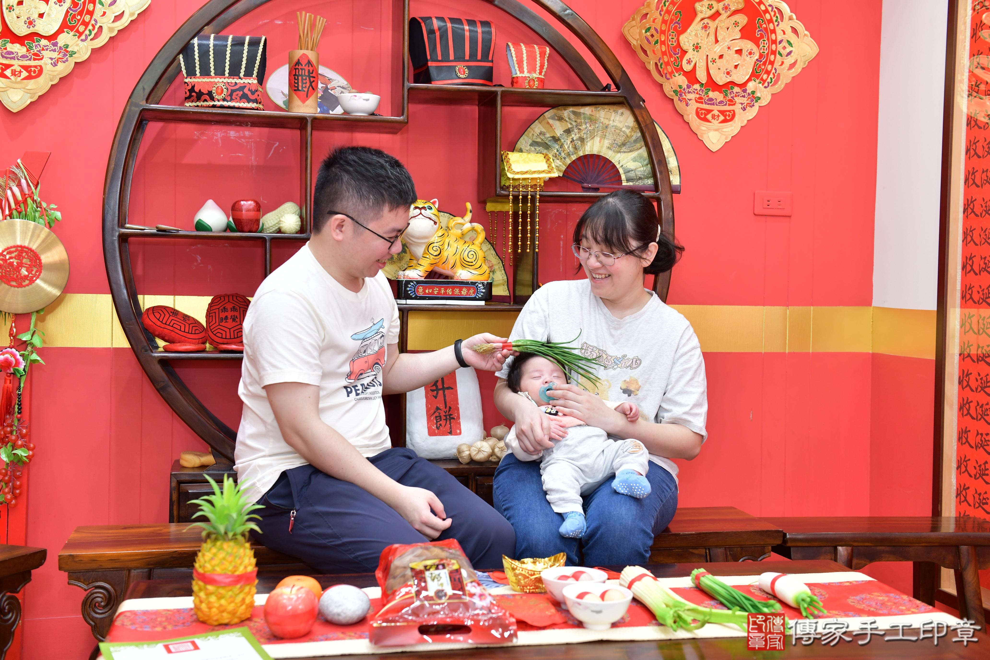 傳家手工印章桃園店、抓周、度脺、美式風會場、傳家嬰兒古禮、吉祥話、抓周道具物品24種、拍照。抓周證書。寶寶抓周、滿周歲、生日快樂、祝福 傳家手工印章桃園店、抓周、度脺、美式風會場、傳家嬰兒古禮、吉祥話、抓周道具物品24種、拍照。抓周證書。寶寶抓周、滿周歲、生日快樂、祝福