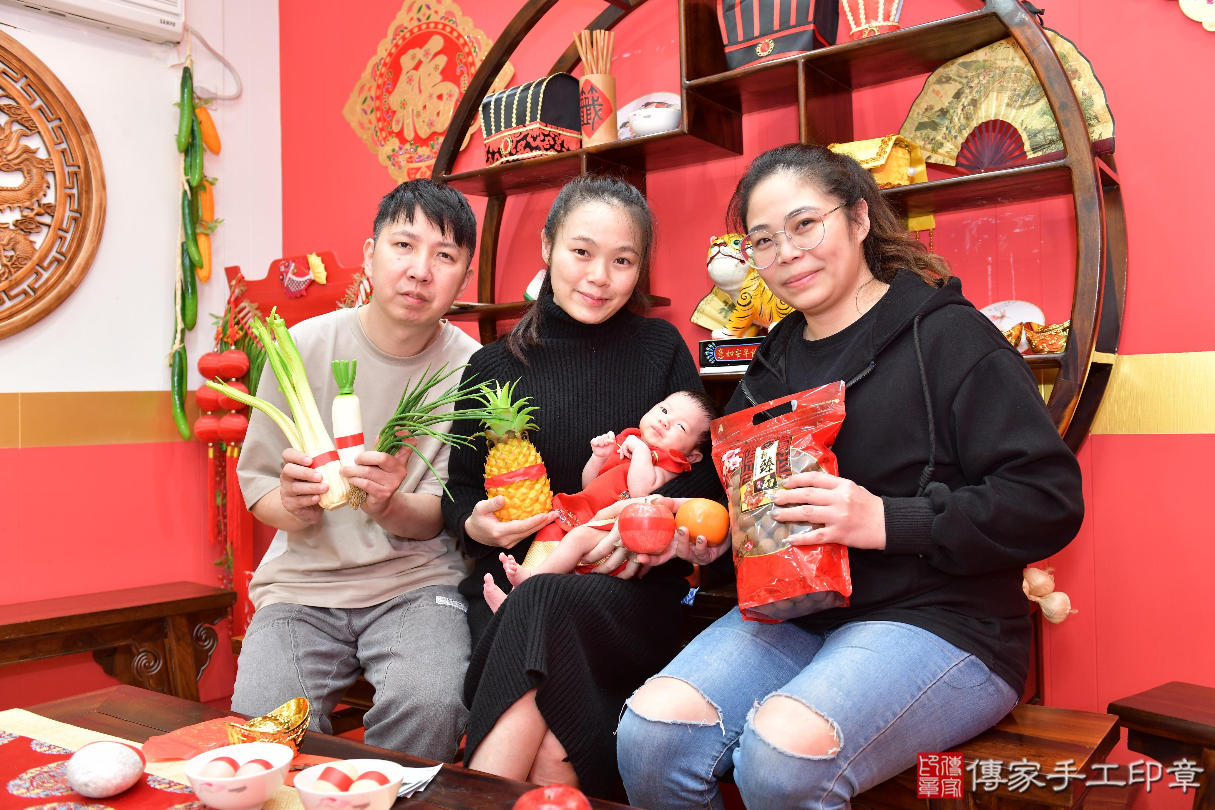 傳家手工印章桃園店、抓周、度脺、美式風會場、傳家嬰兒古禮、吉祥話、抓周道具物品24種、拍照。抓周證書。寶寶抓周、滿周歲、生日快樂、祝福 傳家手工印章桃園店、抓周、度脺、美式風會場、傳家嬰兒古禮、吉祥話、抓周道具物品24種、拍照。抓周證書。寶寶抓周、滿周歲、生日快樂、祝福
