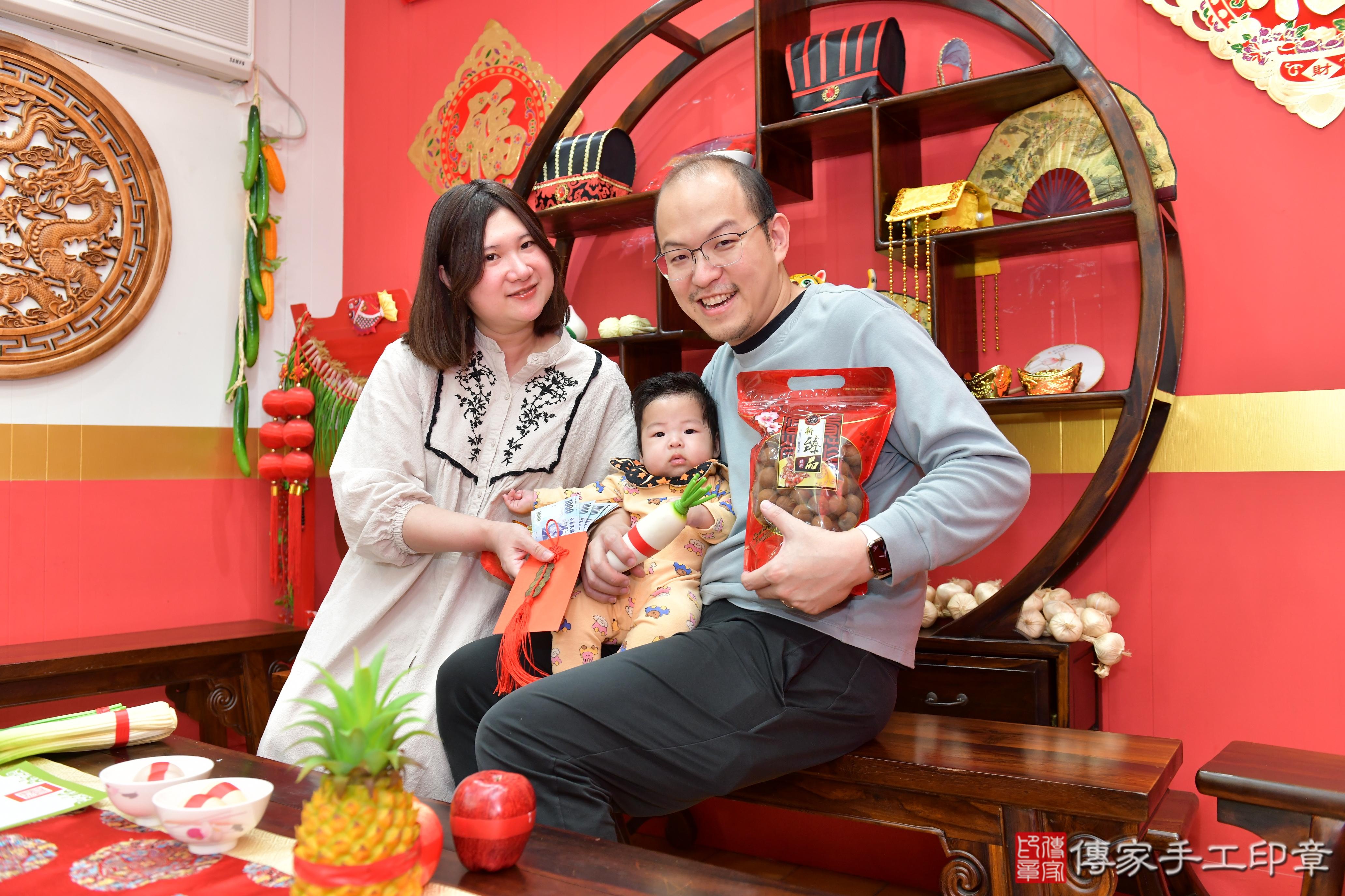 傳家手工印章桃園店、抓周、度脺、美式風會場、傳家嬰兒古禮、吉祥話、抓周道具物品24種、拍照。抓周證書。寶寶抓周、滿周歲、生日快樂、祝福 傳家手工印章桃園店、抓周、度脺、美式風會場、傳家嬰兒古禮、吉祥話、抓周道具物品24種、拍照。抓周證書。寶寶抓周、滿周歲、生日快樂、祝福
