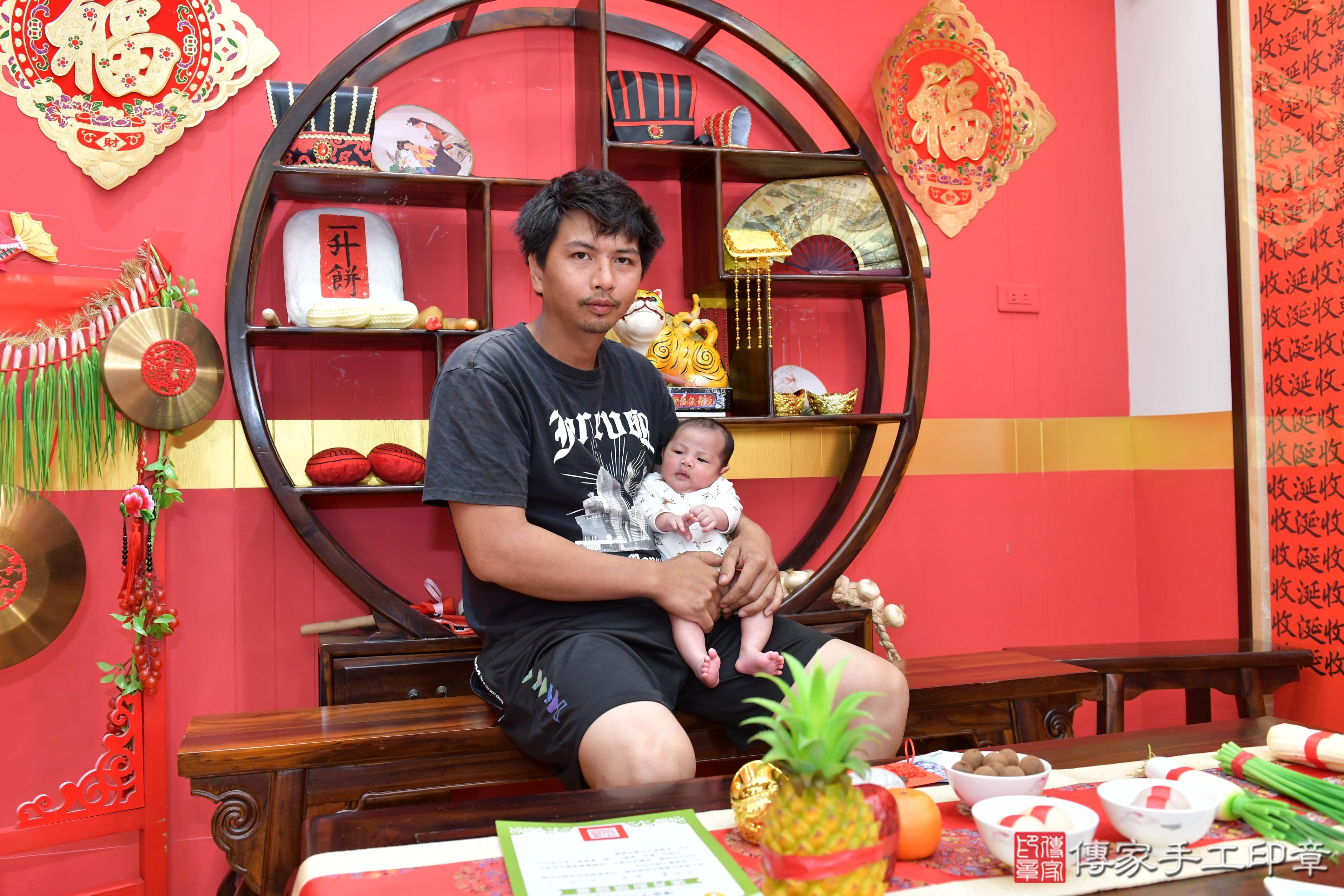 傳家手工印章桃園店、抓周、度脺、美式風會場、傳家嬰兒古禮、吉祥話、抓周道具物品24種、拍照。抓周證書。寶寶抓周、滿周歲、生日快樂、祝福 傳家手工印章桃園店、抓周、度脺、美式風會場、傳家嬰兒古禮、吉祥話、抓周道具物品24種、拍照。抓周證書。寶寶抓周、滿周歲、生日快樂、祝福