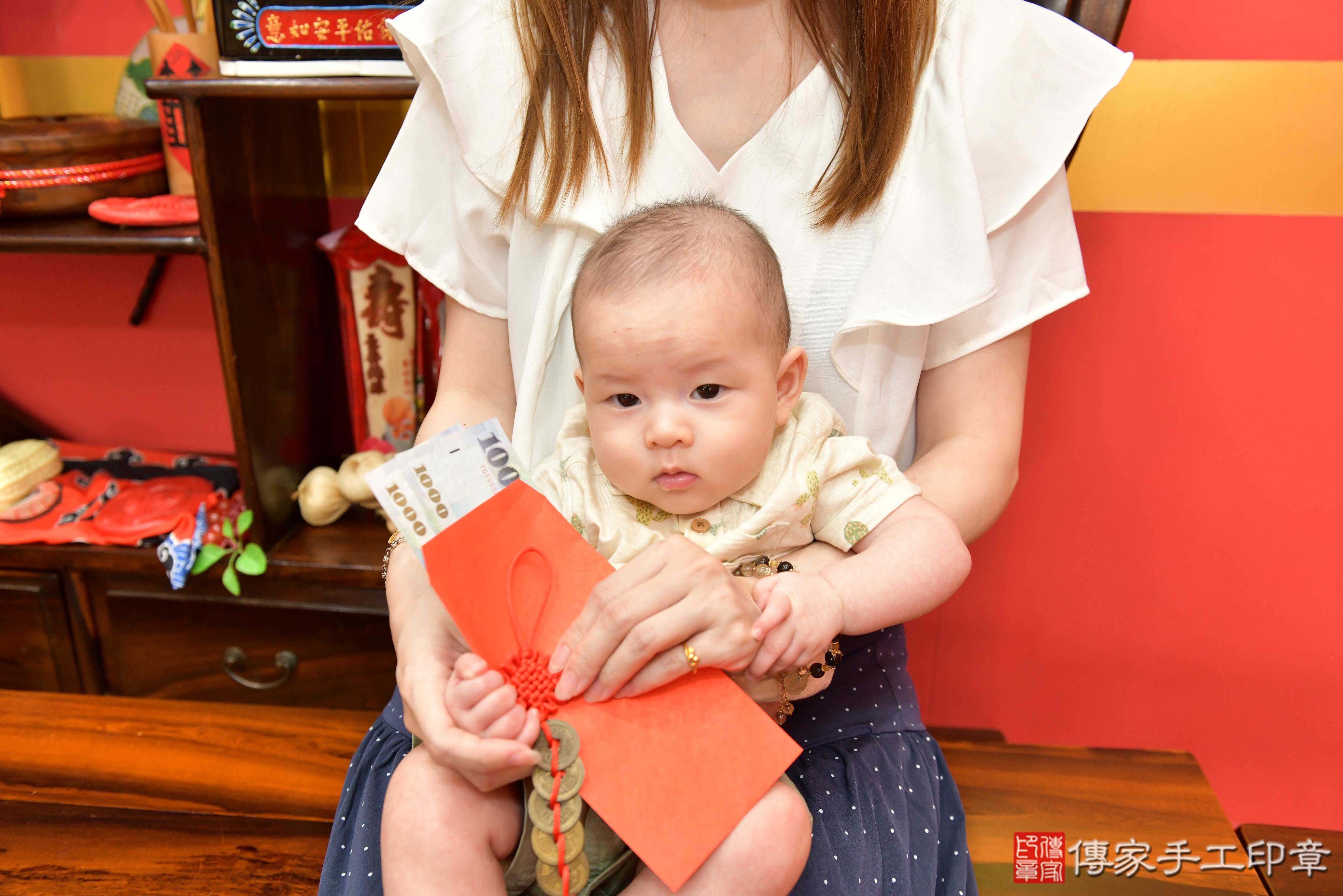 傳家手工印章桃園店、抓周、度脺、美式風會場、傳家嬰兒古禮、吉祥話、抓周道具物品24種、拍照。抓周證書。寶寶抓周、滿周歲、生日快樂、祝福 傳家手工印章桃園店、抓周、度脺、美式風會場、傳家嬰兒古禮、吉祥話、抓周道具物品24種、拍照。抓周證書。寶寶抓周、滿周歲、生日快樂、祝福