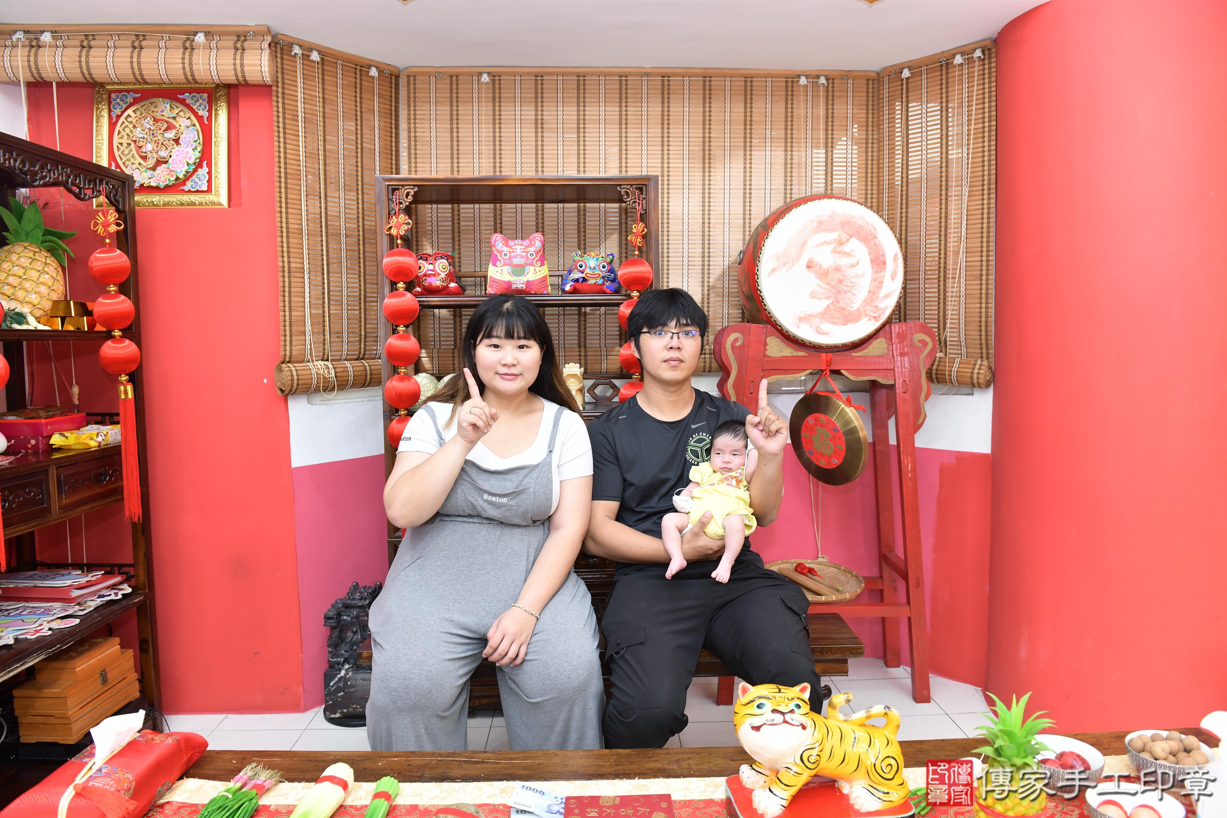 傳家手工印章高雄店、抓周、度脺、美式風會場、傳家嬰兒古禮、吉祥話、抓周道具物品24種、拍照。抓周證書。寶寶抓周、滿周歲、生日快樂、祝福 傳家手工印章高雄店、抓周、度脺、美式風會場、傳家嬰兒古禮、吉祥話、抓周道具物品24種、拍照。抓周證書。寶寶抓周、滿周歲、生日快樂、祝福