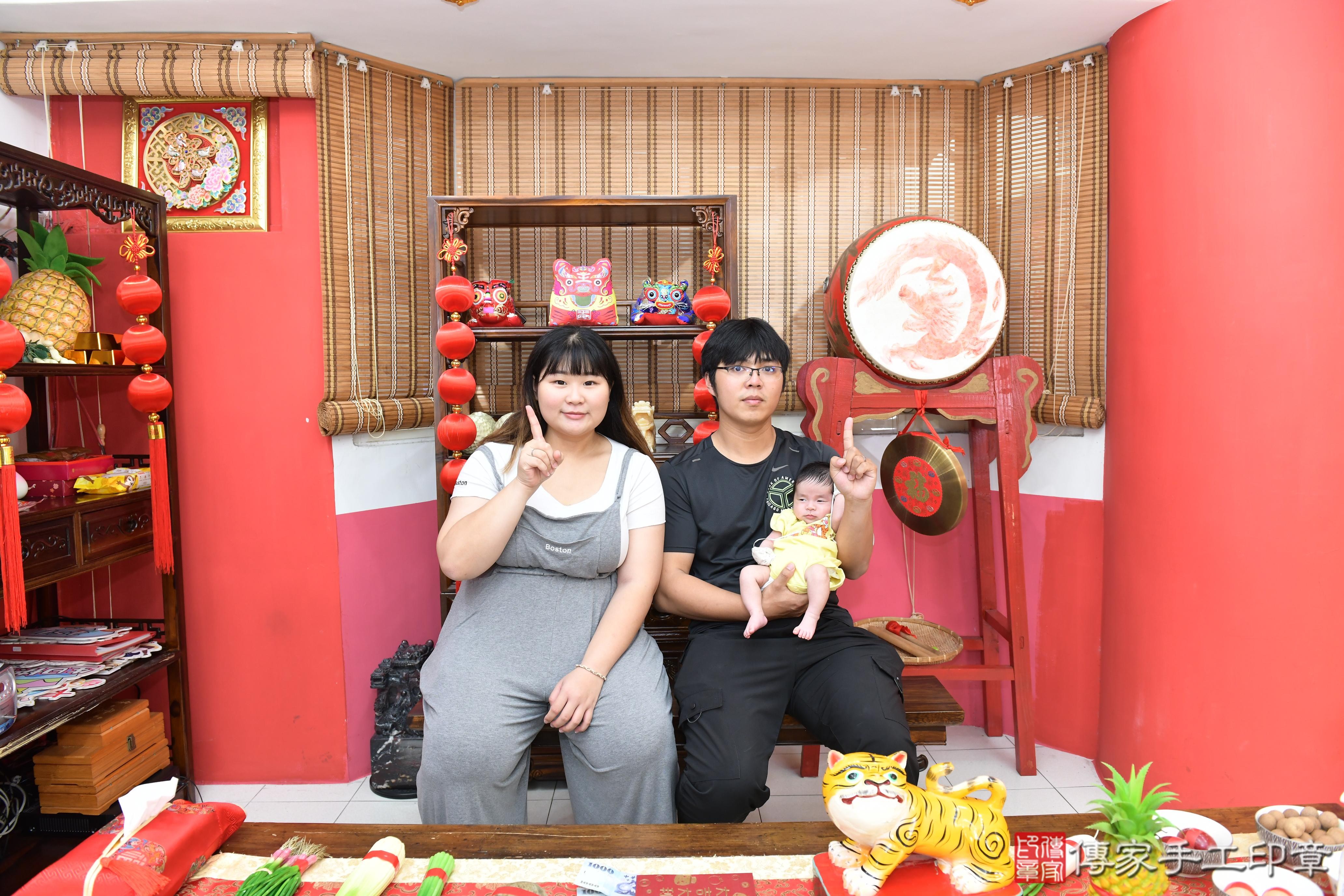 傳家手工印章高雄店、抓周、度脺、美式風會場、傳家嬰兒古禮、吉祥話、抓周道具物品24種、拍照。抓周證書。寶寶抓周、滿周歲、生日快樂、祝福 傳家手工印章高雄店、抓周、度脺、美式風會場、傳家嬰兒古禮、吉祥話、抓周道具物品24種、拍照。抓周證書。寶寶抓周、滿周歲、生日快樂、祝福