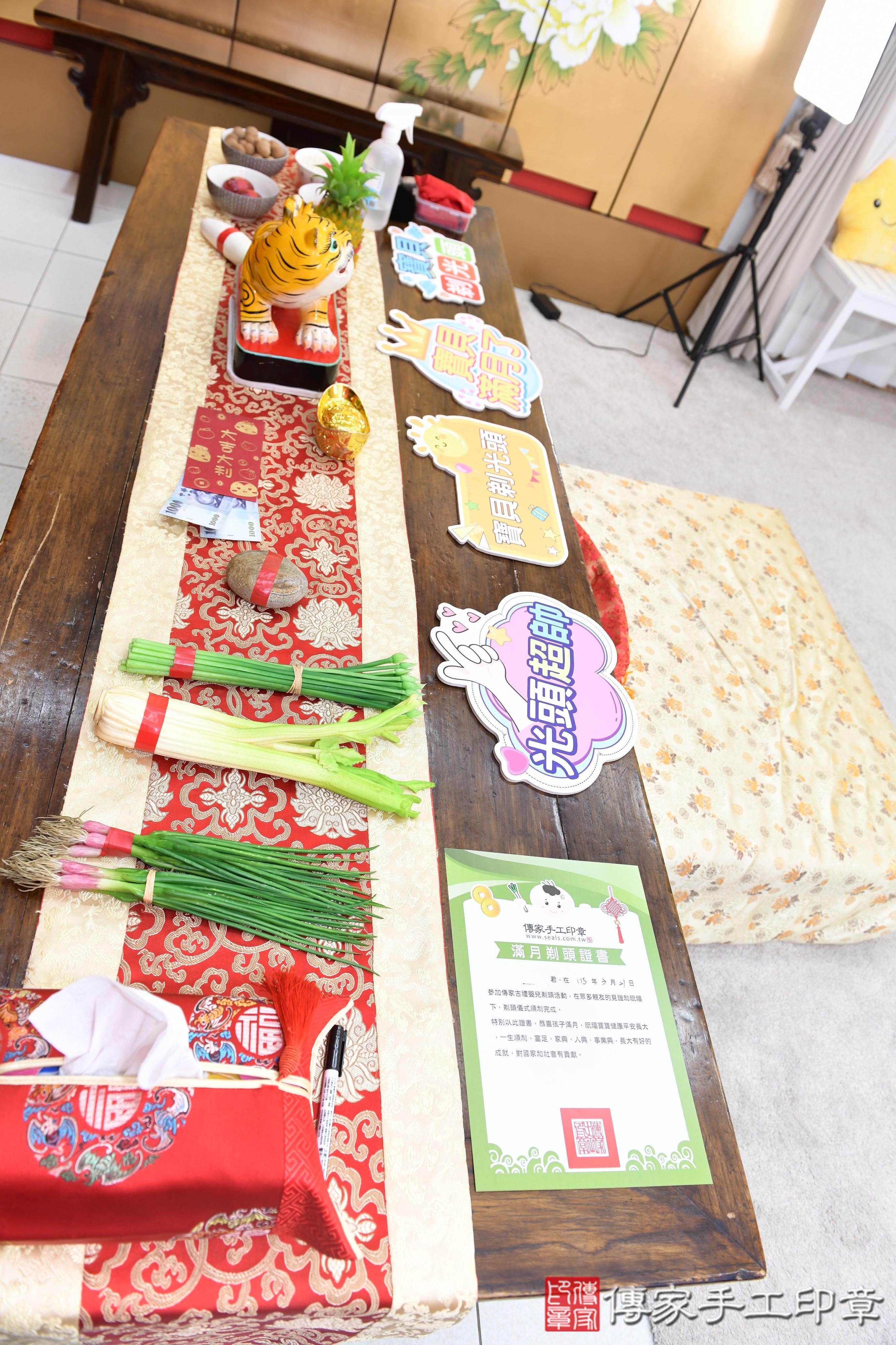 傳家手工印章高雄店、抓周、度脺、美式風會場、傳家嬰兒古禮、吉祥話、抓周道具物品24種、拍照。抓周證書。寶寶抓周、滿周歲、生日快樂、祝福 傳家手工印章高雄店、抓周、度脺、美式風會場、傳家嬰兒古禮、吉祥話、抓周道具物品24種、拍照。抓周證書。寶寶抓周、滿周歲、生日快樂、祝福