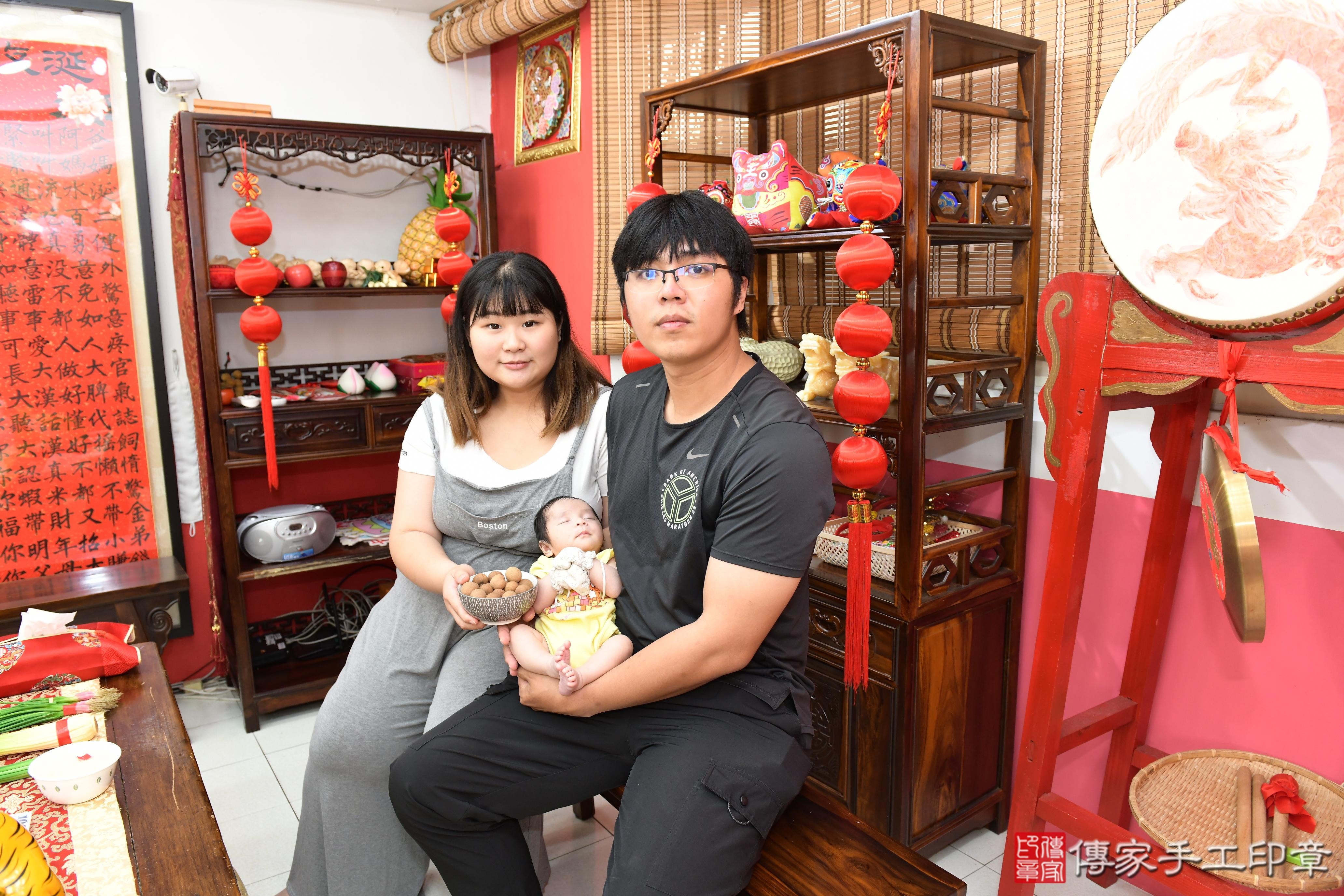 傳家手工印章高雄店、抓周、度脺、美式風會場、傳家嬰兒古禮、吉祥話、抓周道具物品24種、拍照。抓周證書。寶寶抓周、滿周歲、生日快樂、祝福