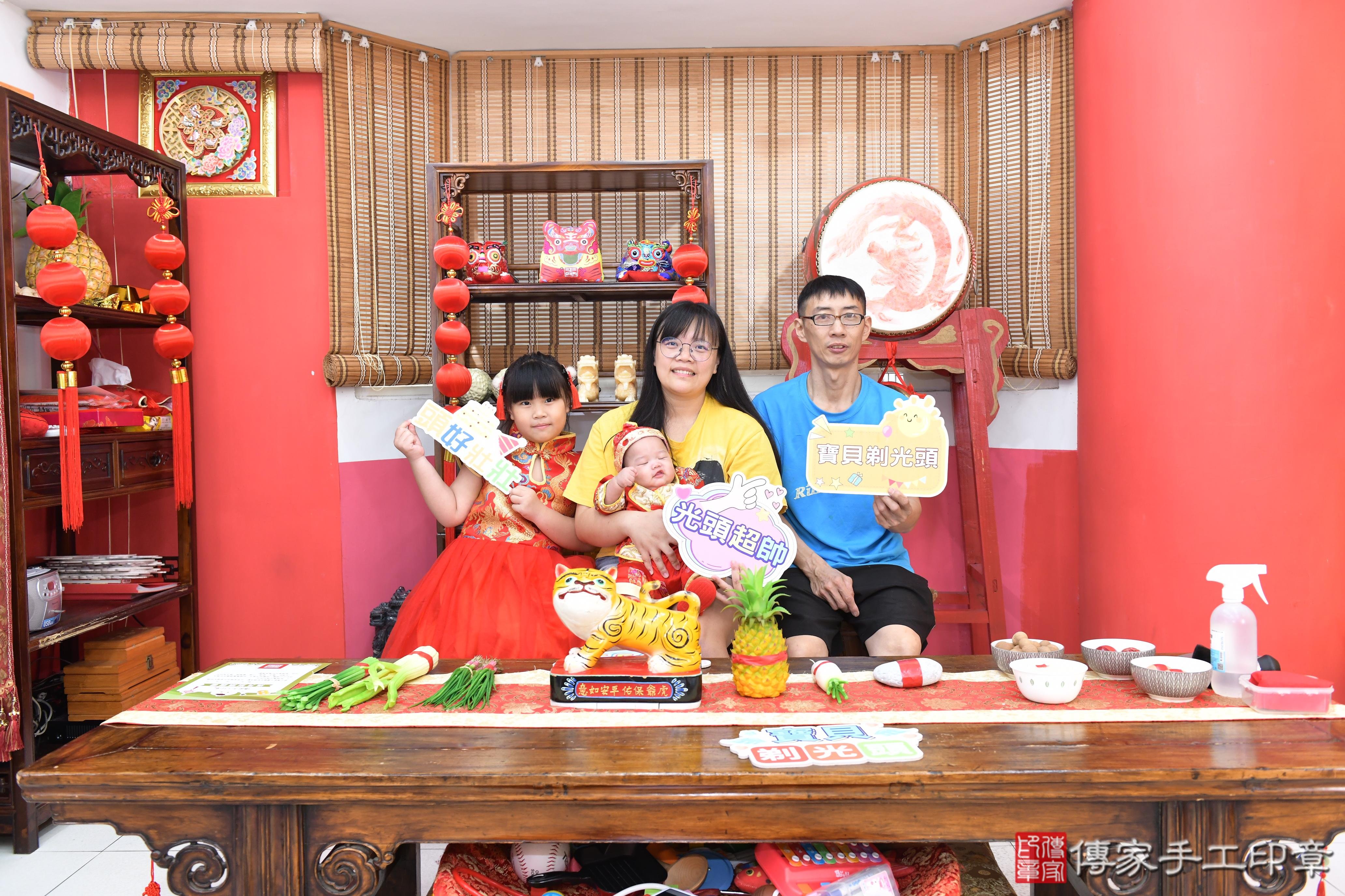 傳家手工印章高雄店、抓周、度脺、美式風會場、傳家嬰兒古禮、吉祥話、抓周道具物品24種、拍照。抓周證書。寶寶抓周、滿周歲、生日快樂、祝福