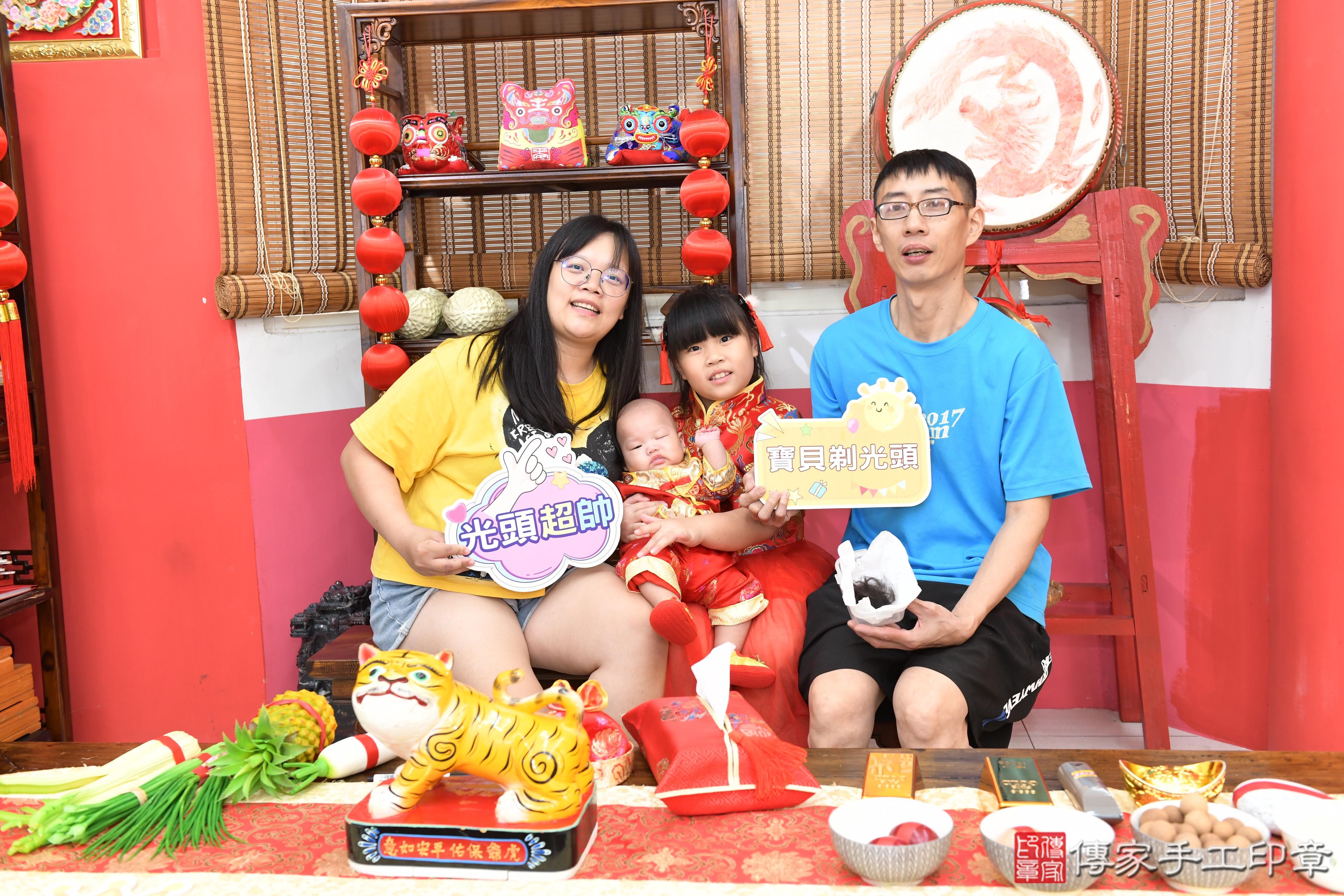 傳家手工印章高雄店、抓周、度脺、美式風會場、傳家嬰兒古禮、吉祥話、抓周道具物品24種、拍照。抓周證書。寶寶抓周、滿周歲、生日快樂、祝福