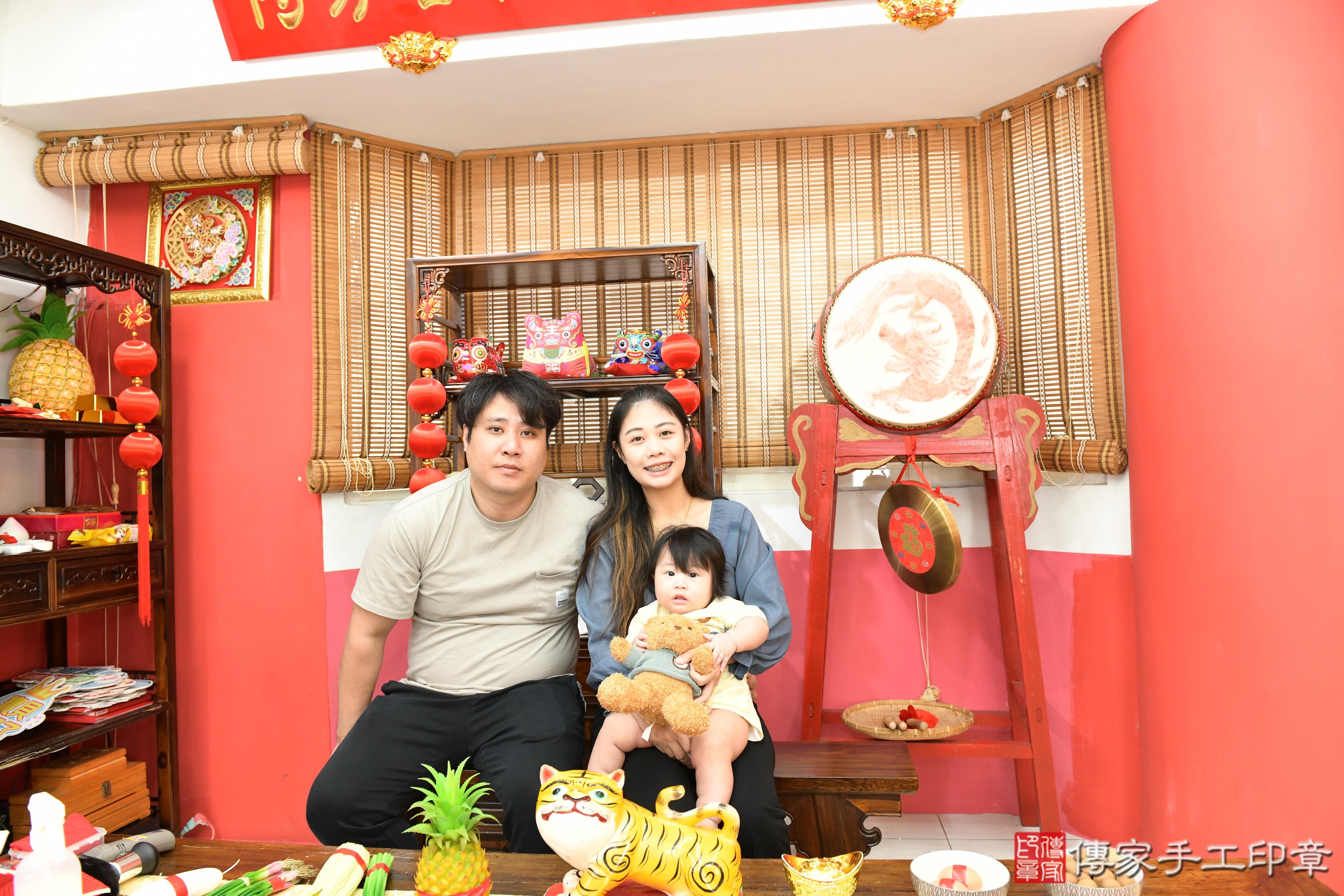 傳家手工印章高雄店、抓周、度脺、美式風會場、傳家嬰兒古禮、吉祥話、抓周道具物品24種、拍照。抓周證書。寶寶抓周、滿周歲、生日快樂、祝福 傳家手工印章高雄店、抓周、度脺、美式風會場、傳家嬰兒古禮、吉祥話、抓周道具物品24種、拍照。抓周證書。寶寶抓周、滿周歲、生日快樂、祝福