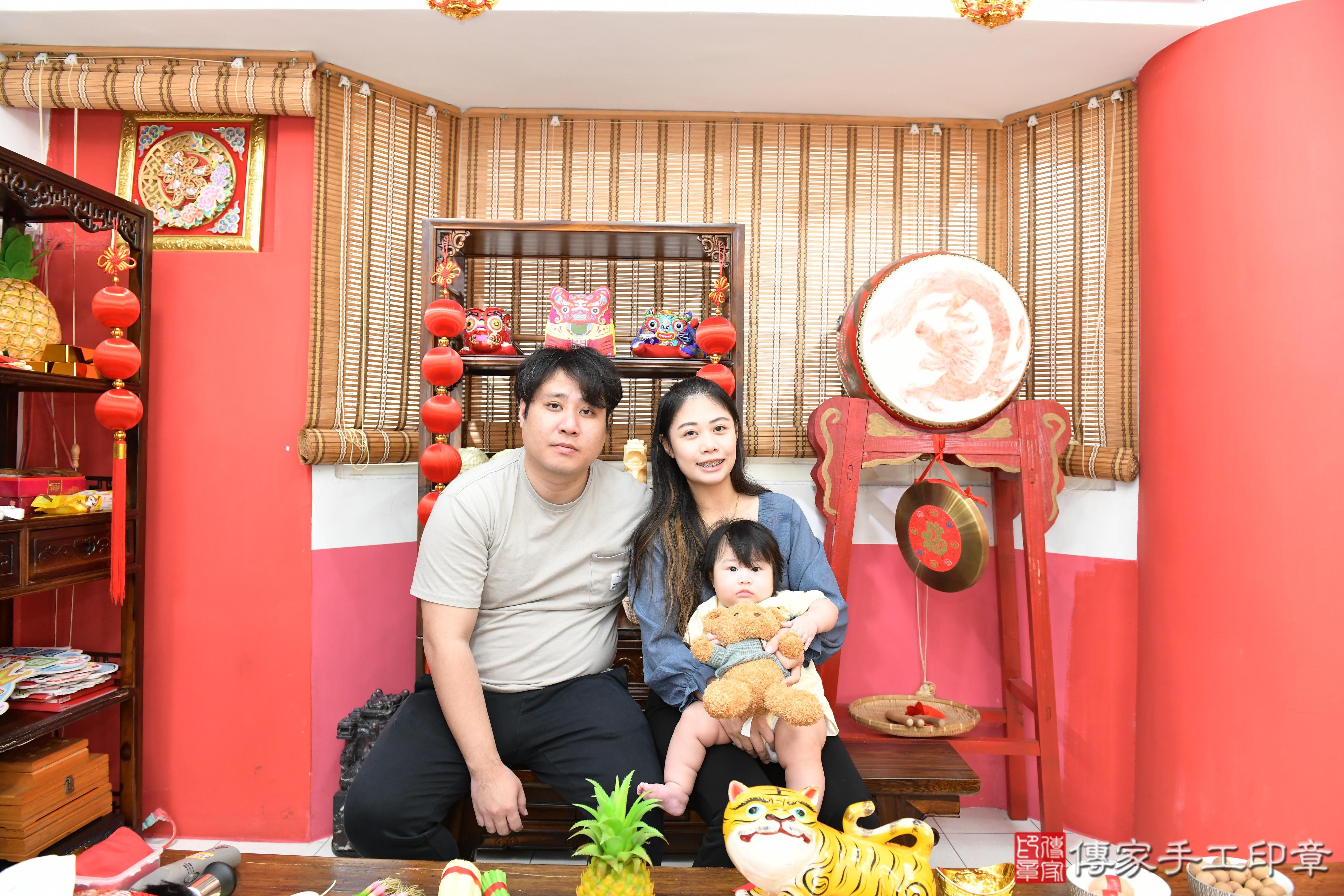 傳家手工印章高雄店、抓周、度脺、美式風會場、傳家嬰兒古禮、吉祥話、抓周道具物品24種、拍照。抓周證書。寶寶抓周、滿周歲、生日快樂、祝福 傳家手工印章高雄店、抓周、度脺、美式風會場、傳家嬰兒古禮、吉祥話、抓周道具物品24種、拍照。抓周證書。寶寶抓周、滿周歲、生日快樂、祝福