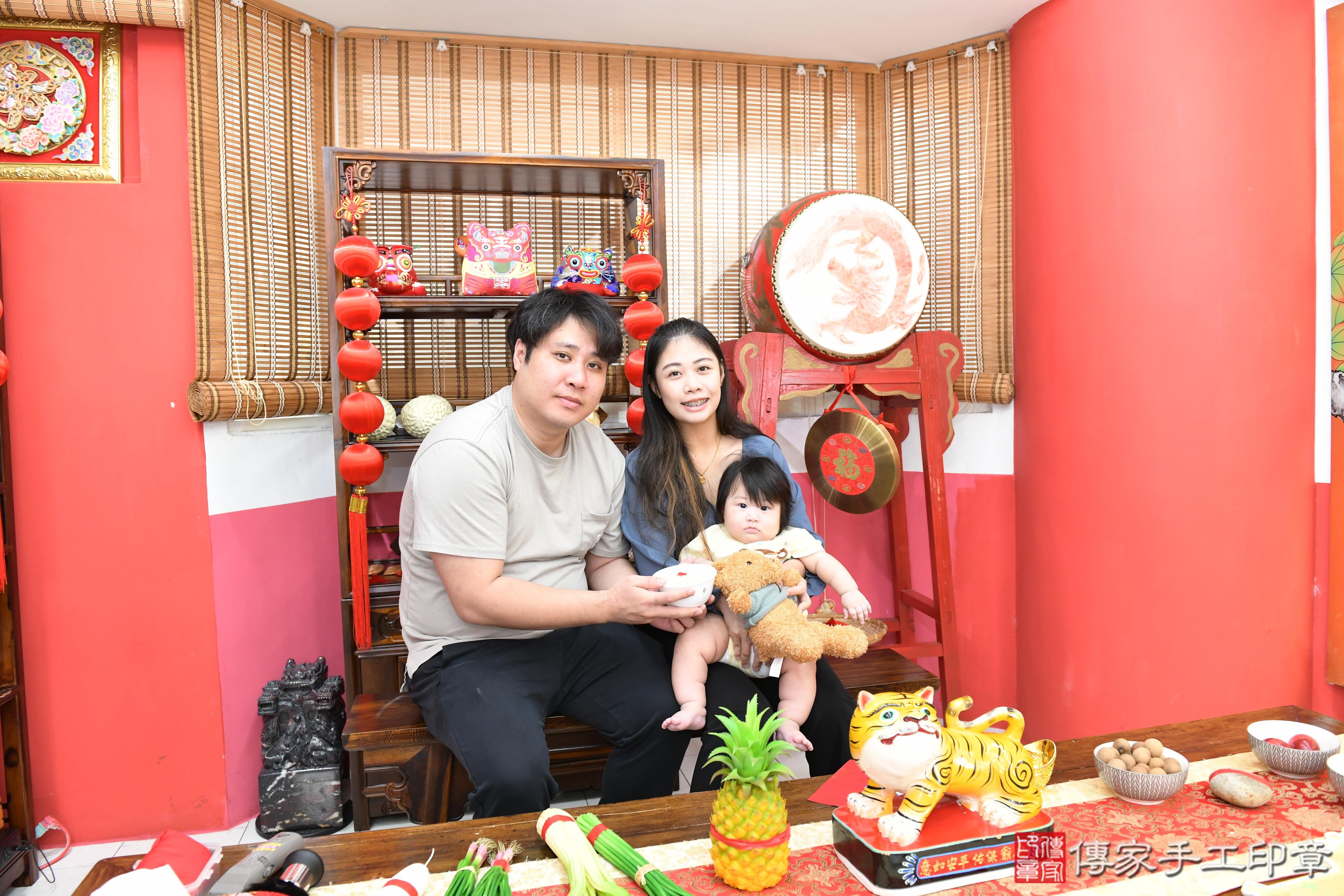 傳家手工印章高雄店、抓周、度脺、美式風會場、傳家嬰兒古禮、吉祥話、抓周道具物品24種、拍照。抓周證書。寶寶抓周、滿周歲、生日快樂、祝福 傳家手工印章高雄店、抓周、度脺、美式風會場、傳家嬰兒古禮、吉祥話、抓周道具物品24種、拍照。抓周證書。寶寶抓周、滿周歲、生日快樂、祝福
