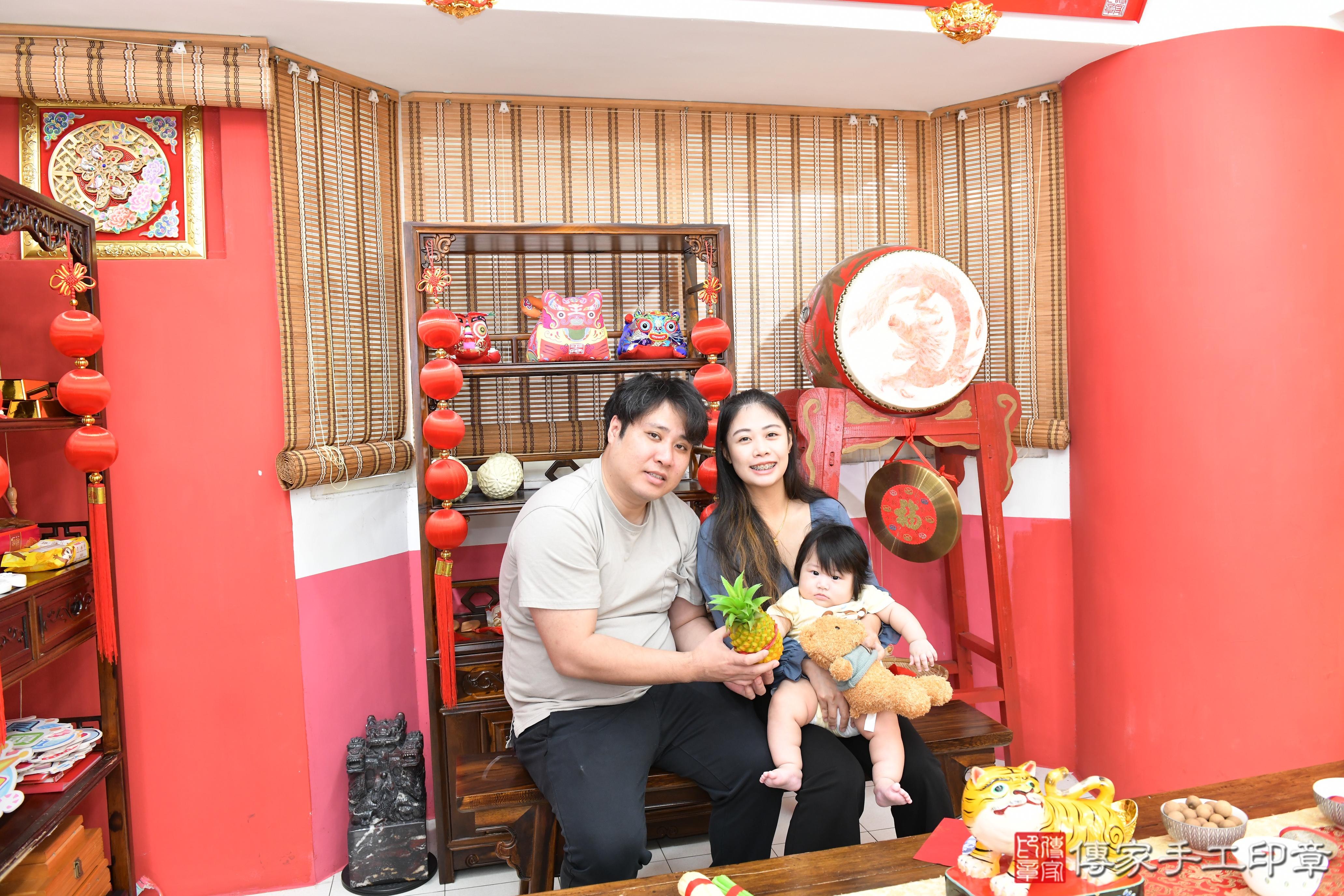 傳家手工印章高雄店、抓周、度脺、美式風會場、傳家嬰兒古禮、吉祥話、抓周道具物品24種、拍照。抓周證書。寶寶抓周、滿周歲、生日快樂、祝福 傳家手工印章高雄店、抓周、度脺、美式風會場、傳家嬰兒古禮、吉祥話、抓周道具物品24種、拍照。抓周證書。寶寶抓周、滿周歲、生日快樂、祝福